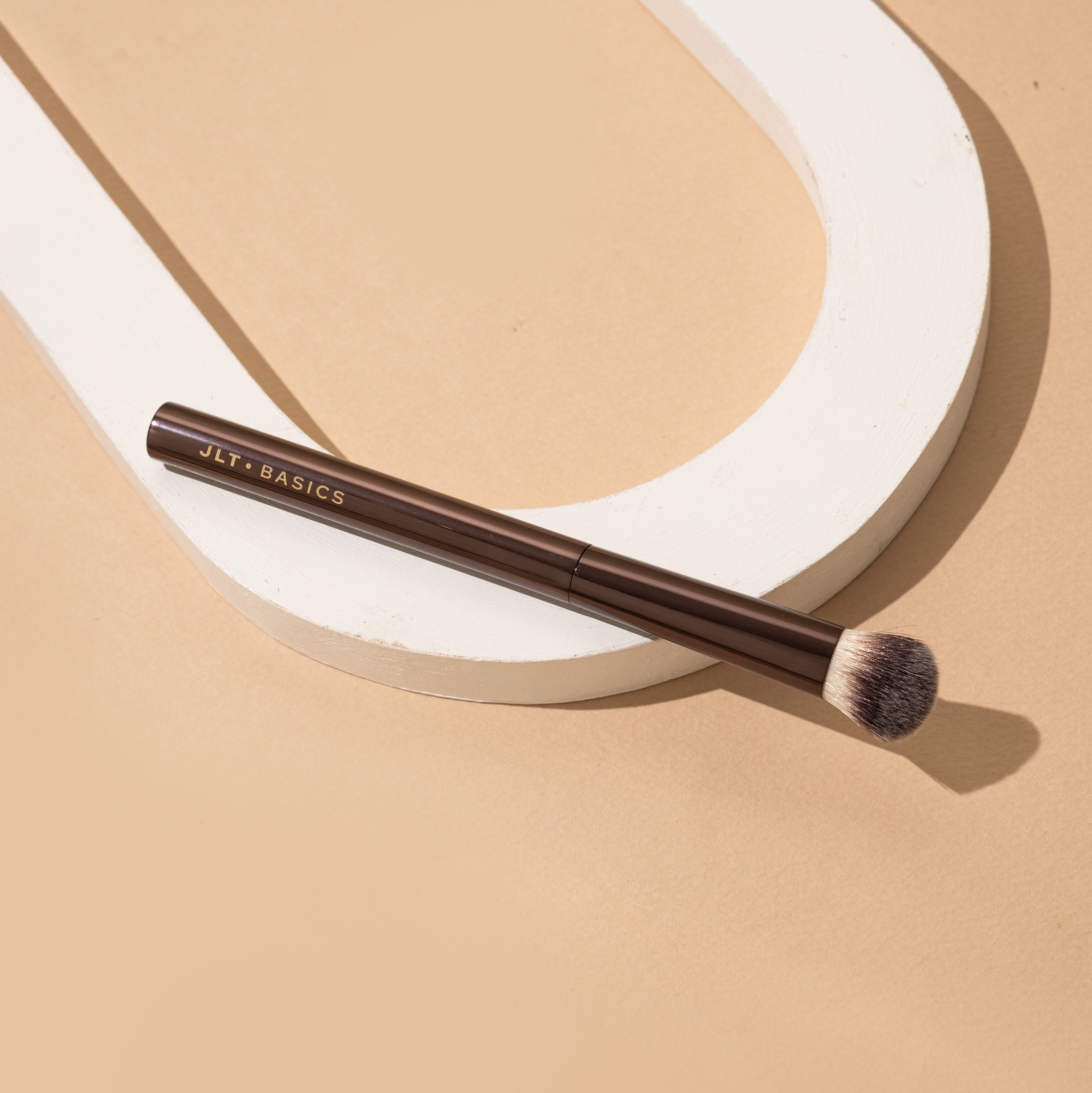 Just Lil Things  Seamless Finish Concealer Brush JLTBASICS B0003