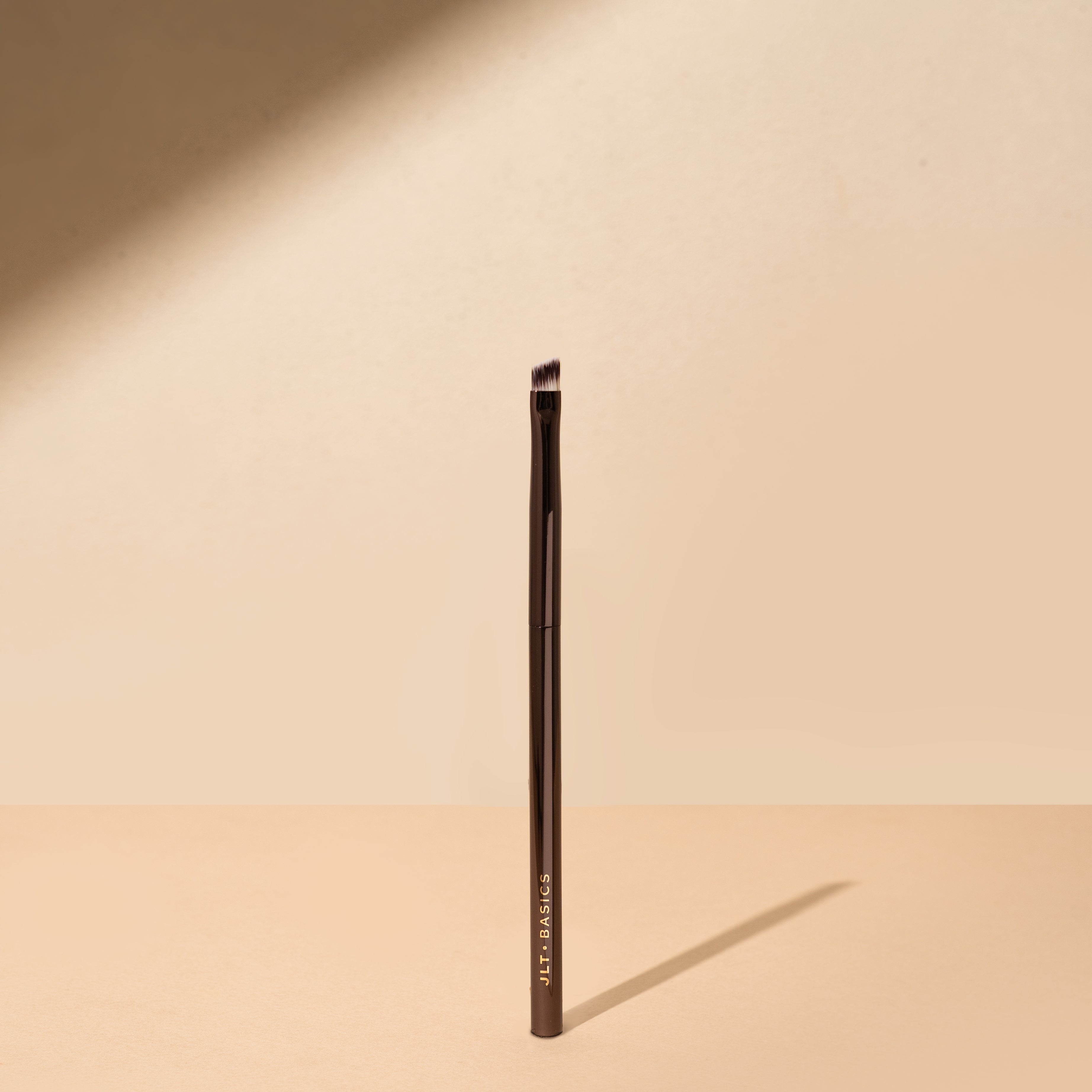 just Lil Things  Angled Liner brush JLTBASICS B0007