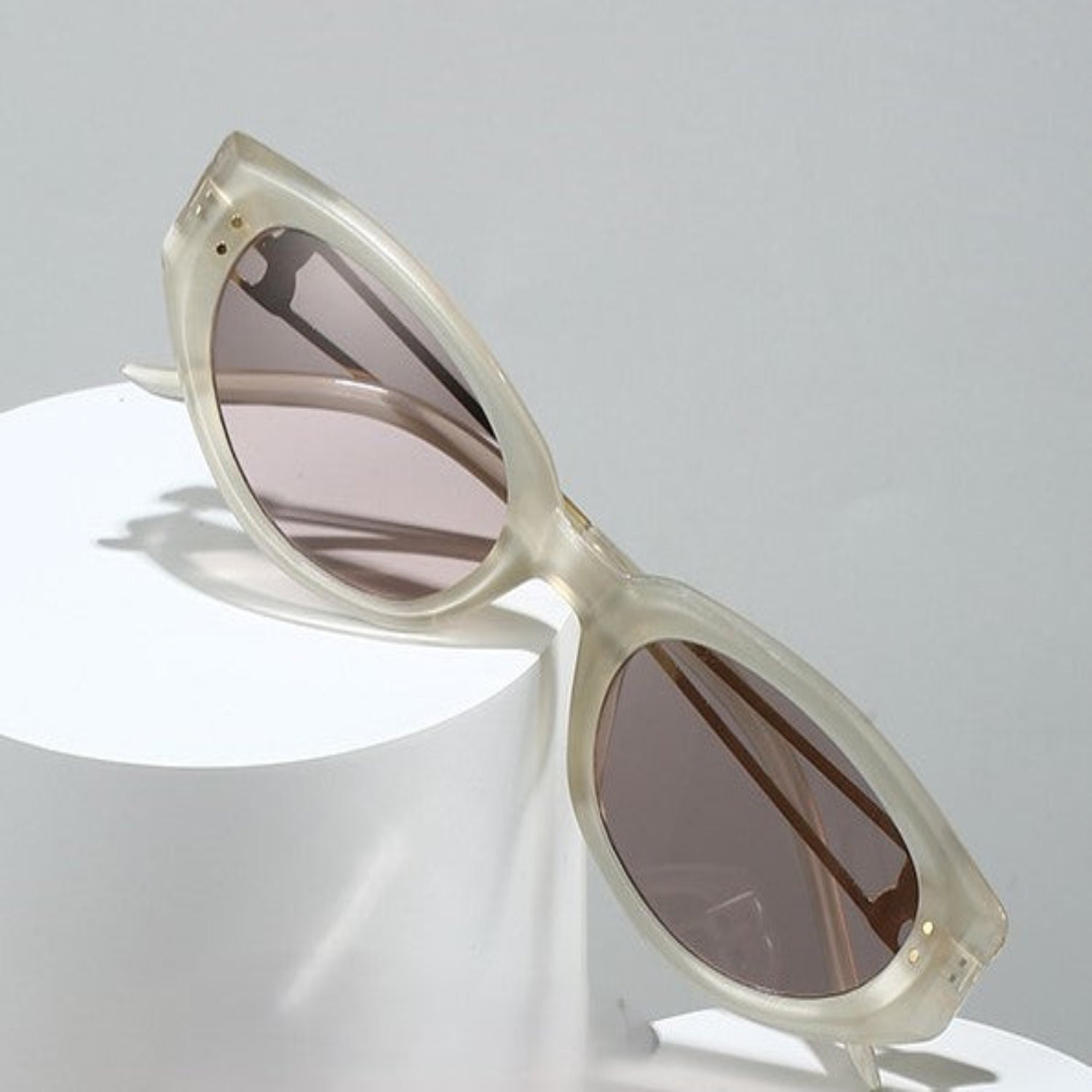White Cat-Eye Sunglasses JLTG0185