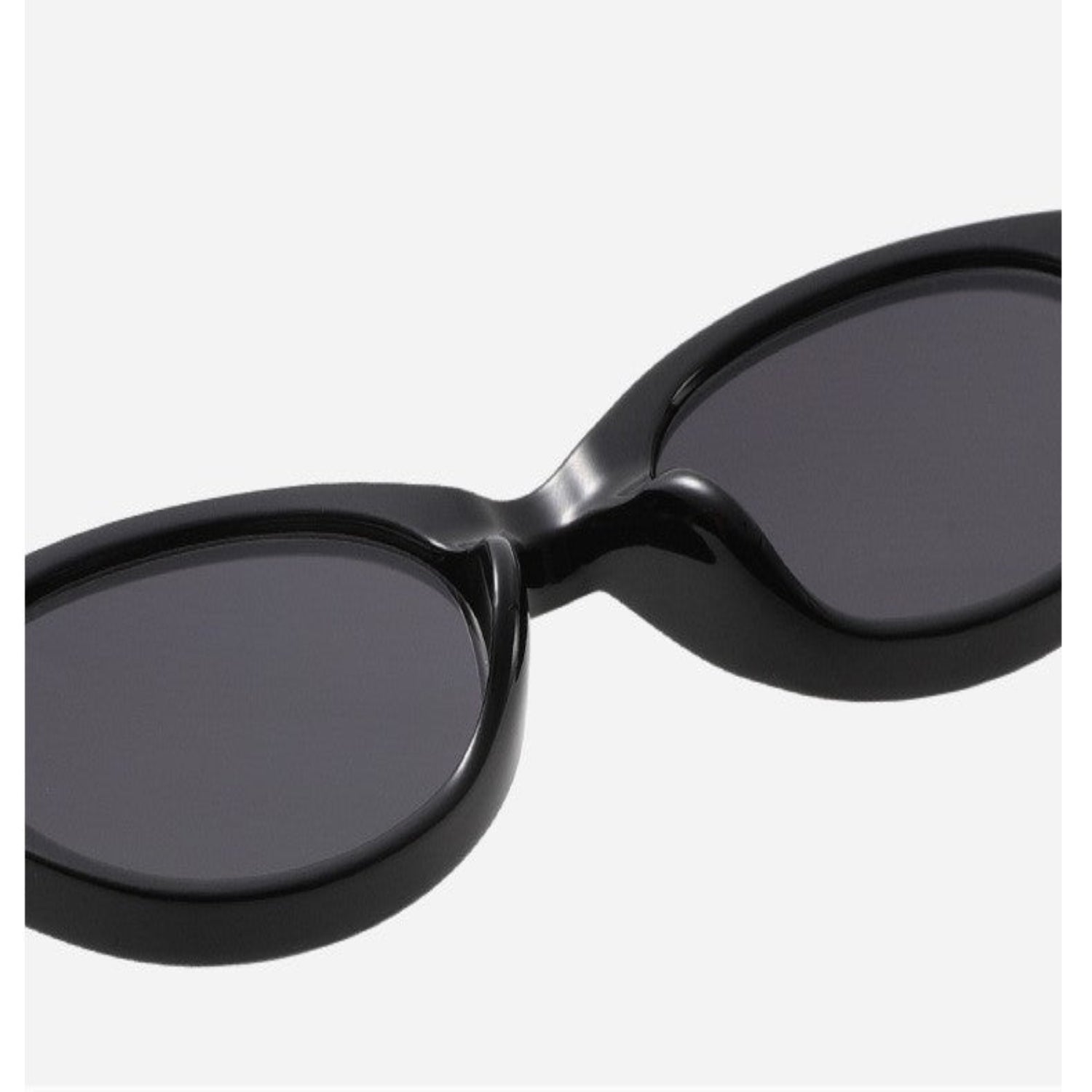 Black and Silver Oval Dual-Tone Sunglasses JLTG0220
