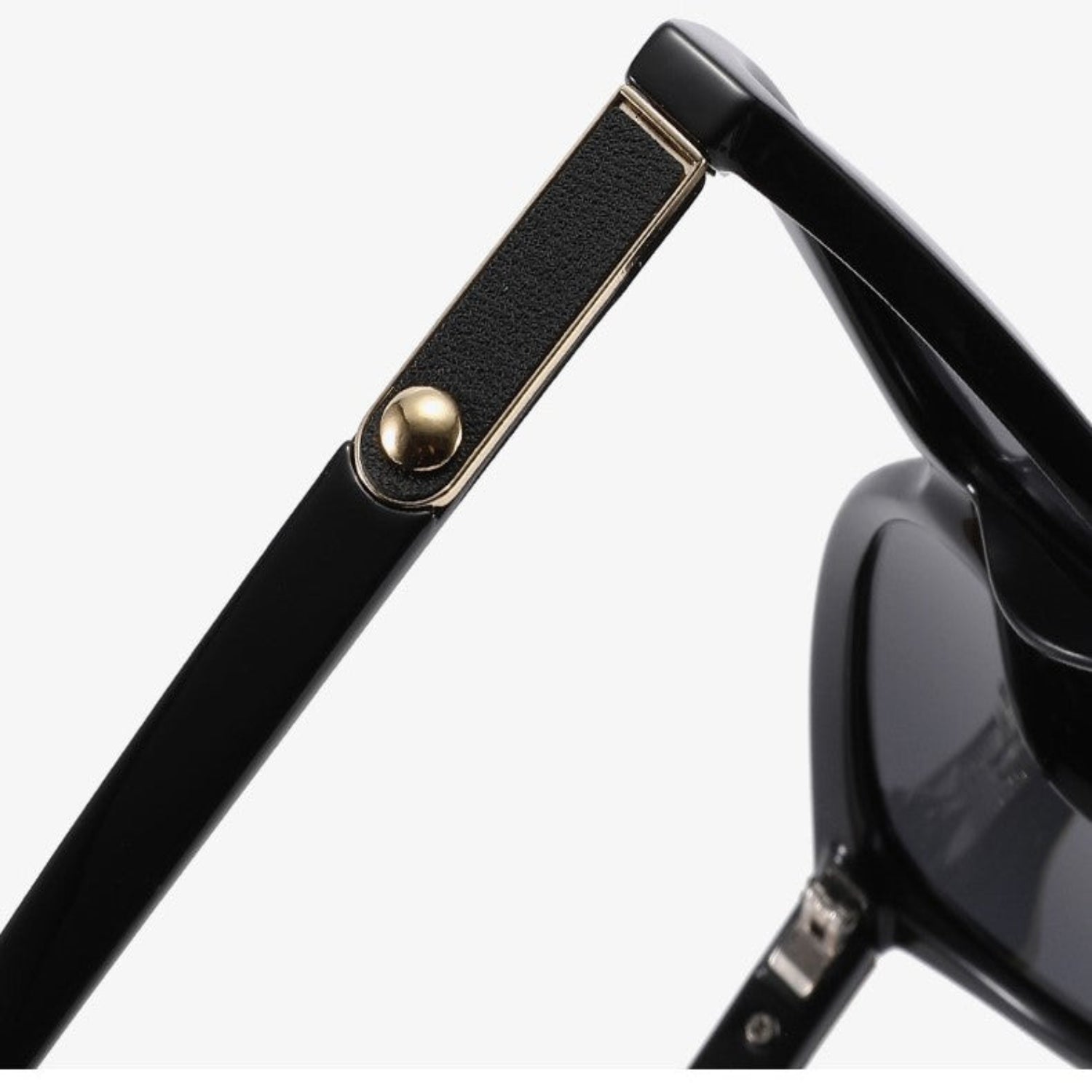 Black Cat-Eye Sunglasses With Pouch & Cloth JLTG0224