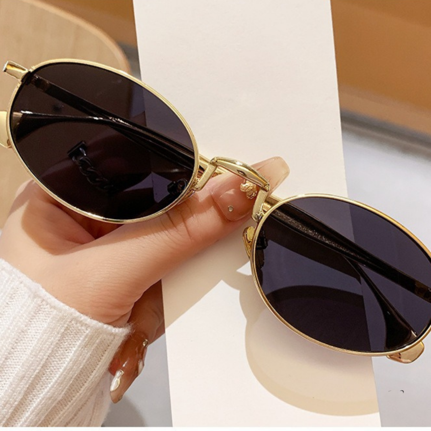 Minimalist Gold Round Black Sunglasses JLTG0363