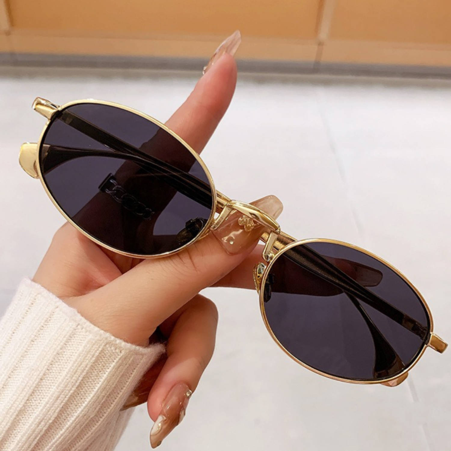 Minimalist Gold Round Black Sunglasses JLTG0363