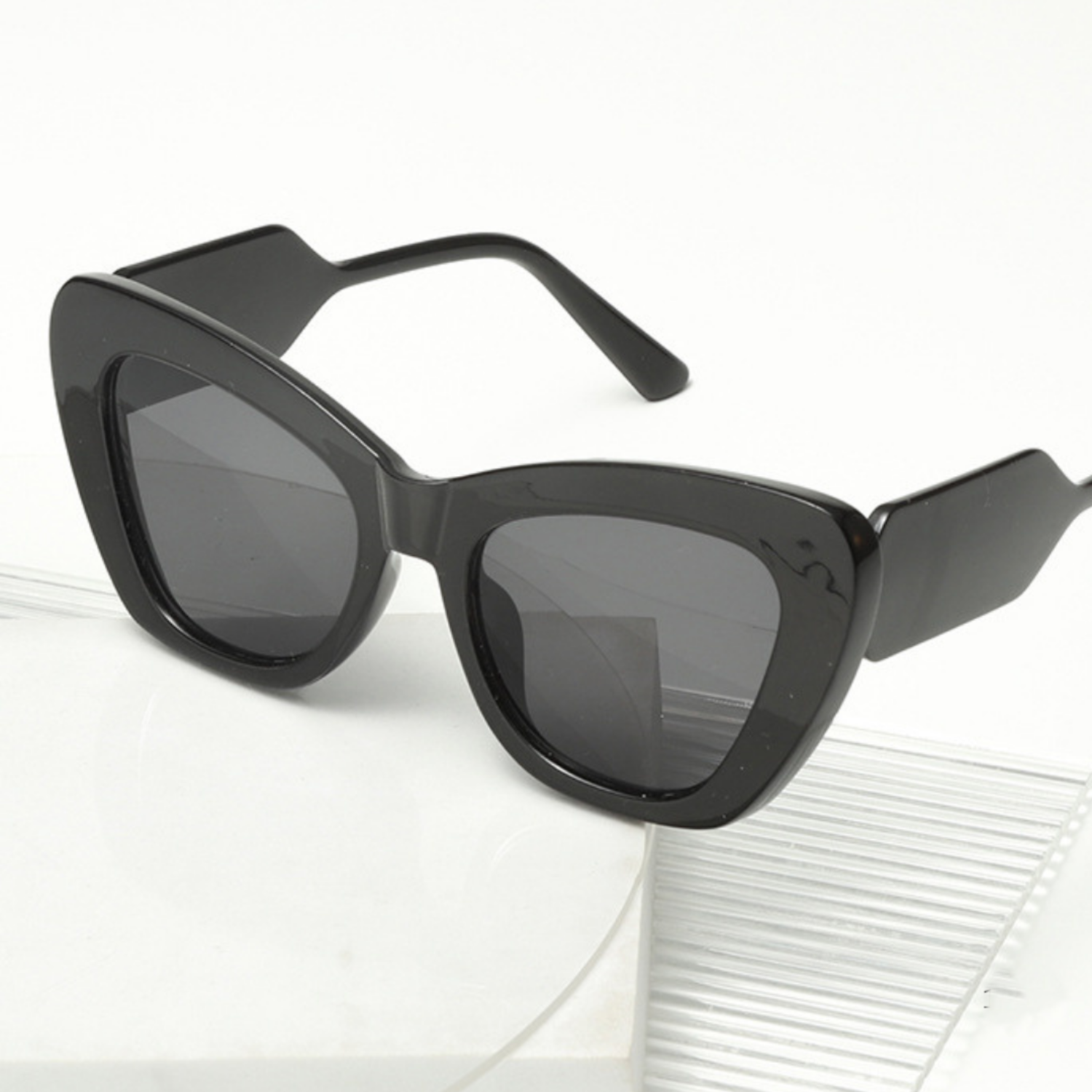 Bold Black Geometric Cat-Eye Sunglasses JLTG0369