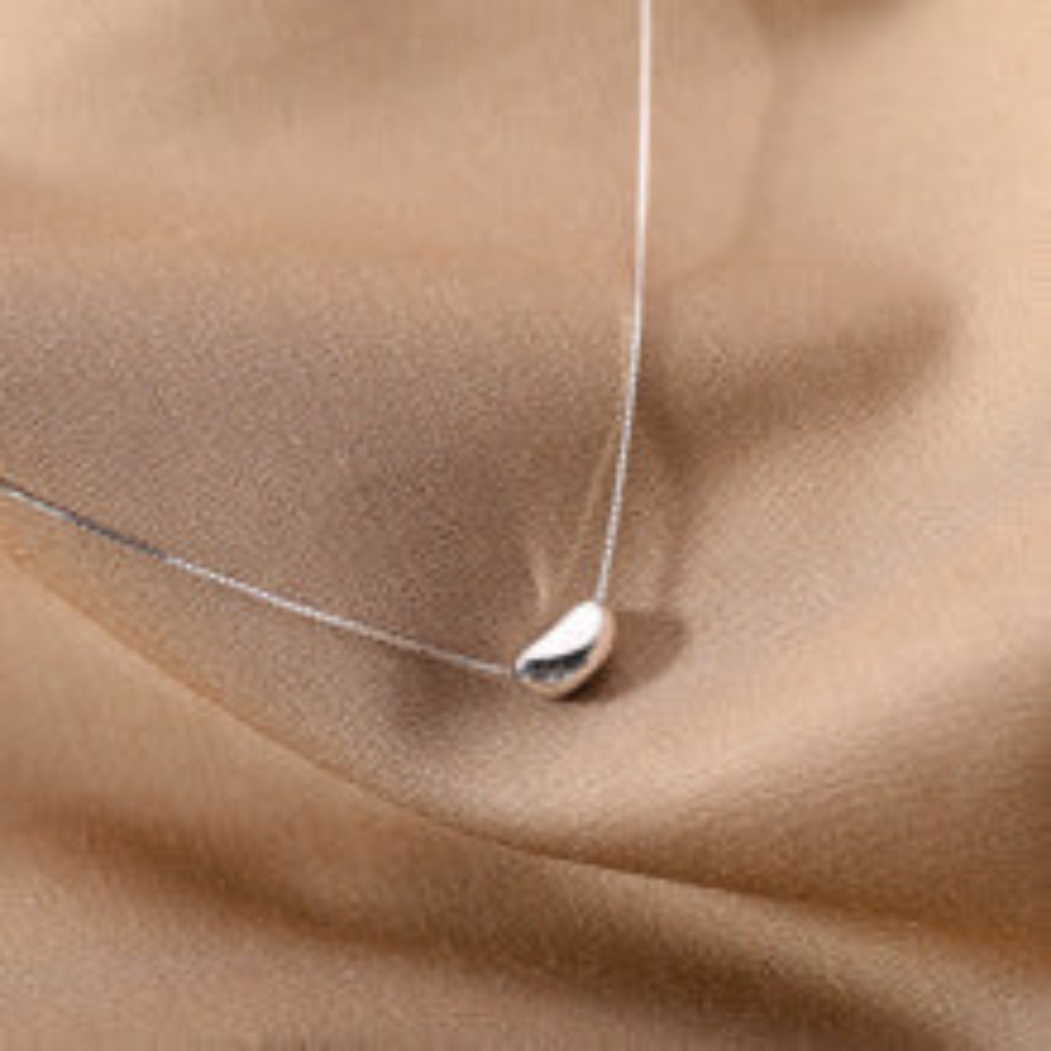 Modern Gold Necklace with Subtle Bean Pendant Accent JLTN1356