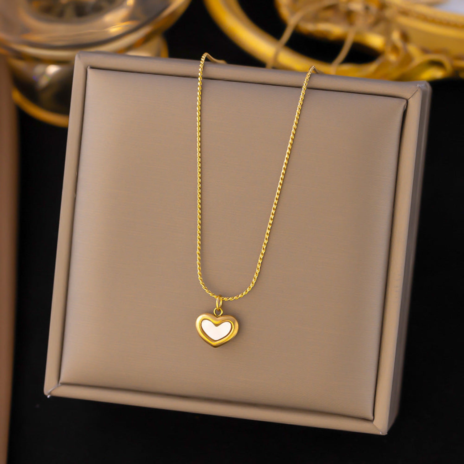 Gold Heart Shell Inlay Necklace JLTN1730