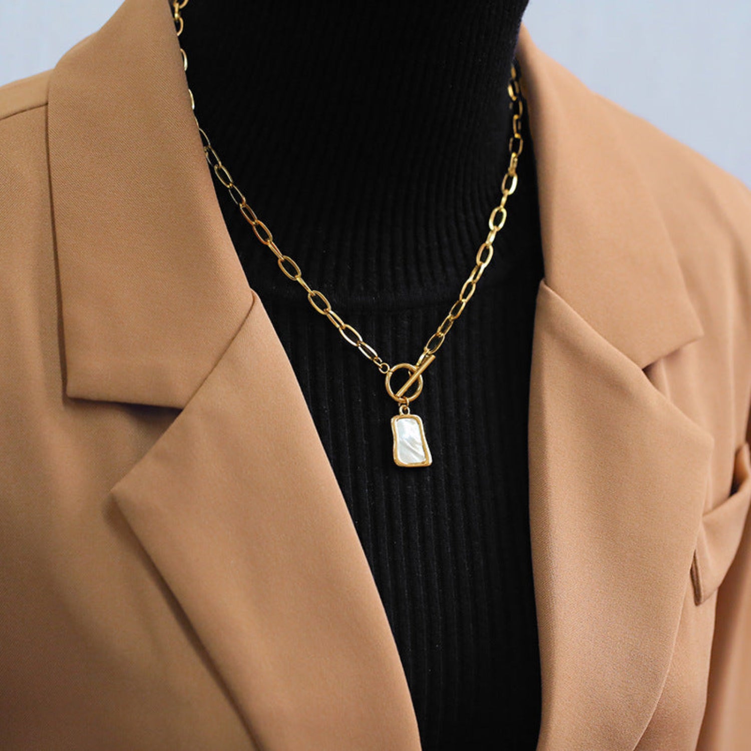Gold Rectangle Shell Toggle Necklace JLTN1737
