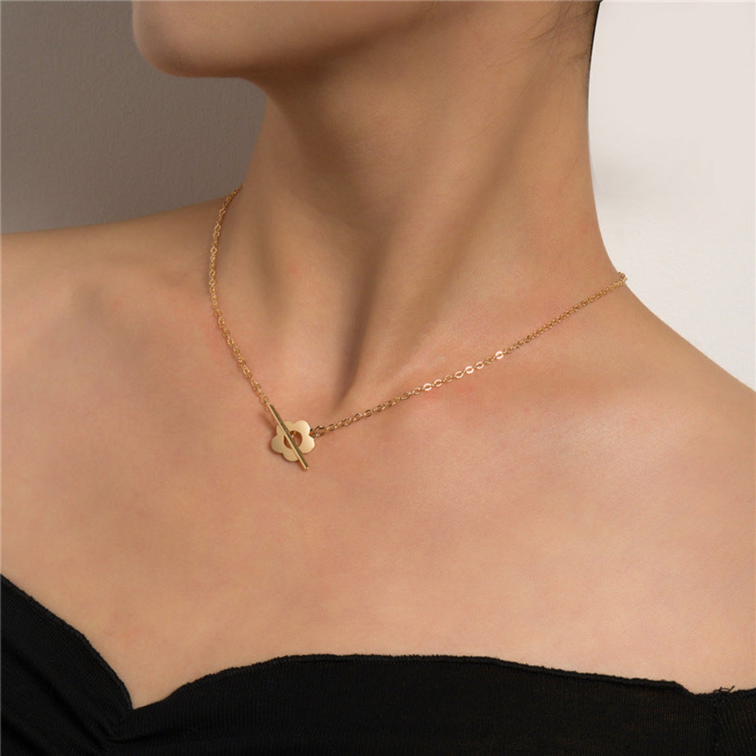 Gold Flower Toggle Clasp Necklace JLTN1743