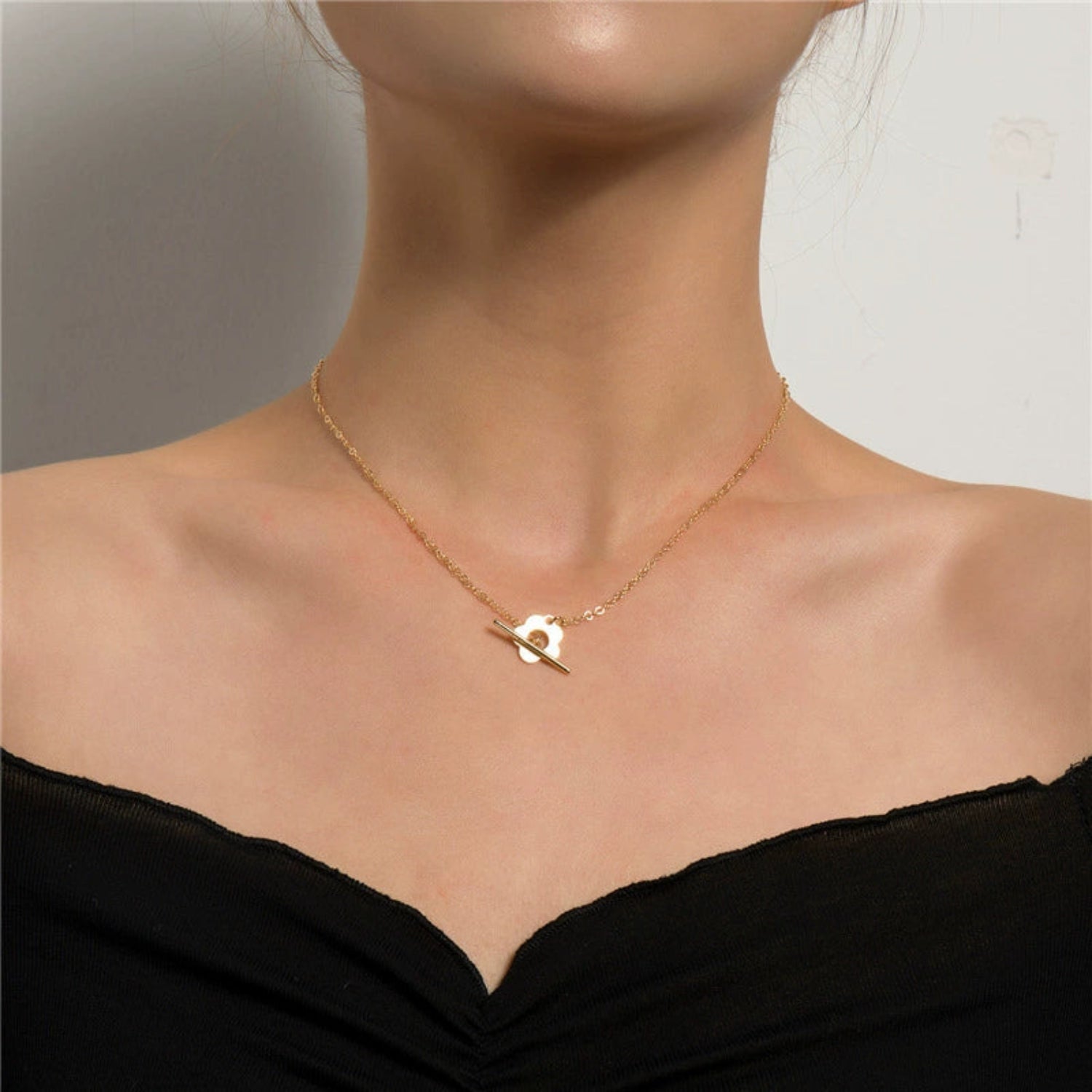 Gold Flower Toggle Clasp Necklace JLTN1743