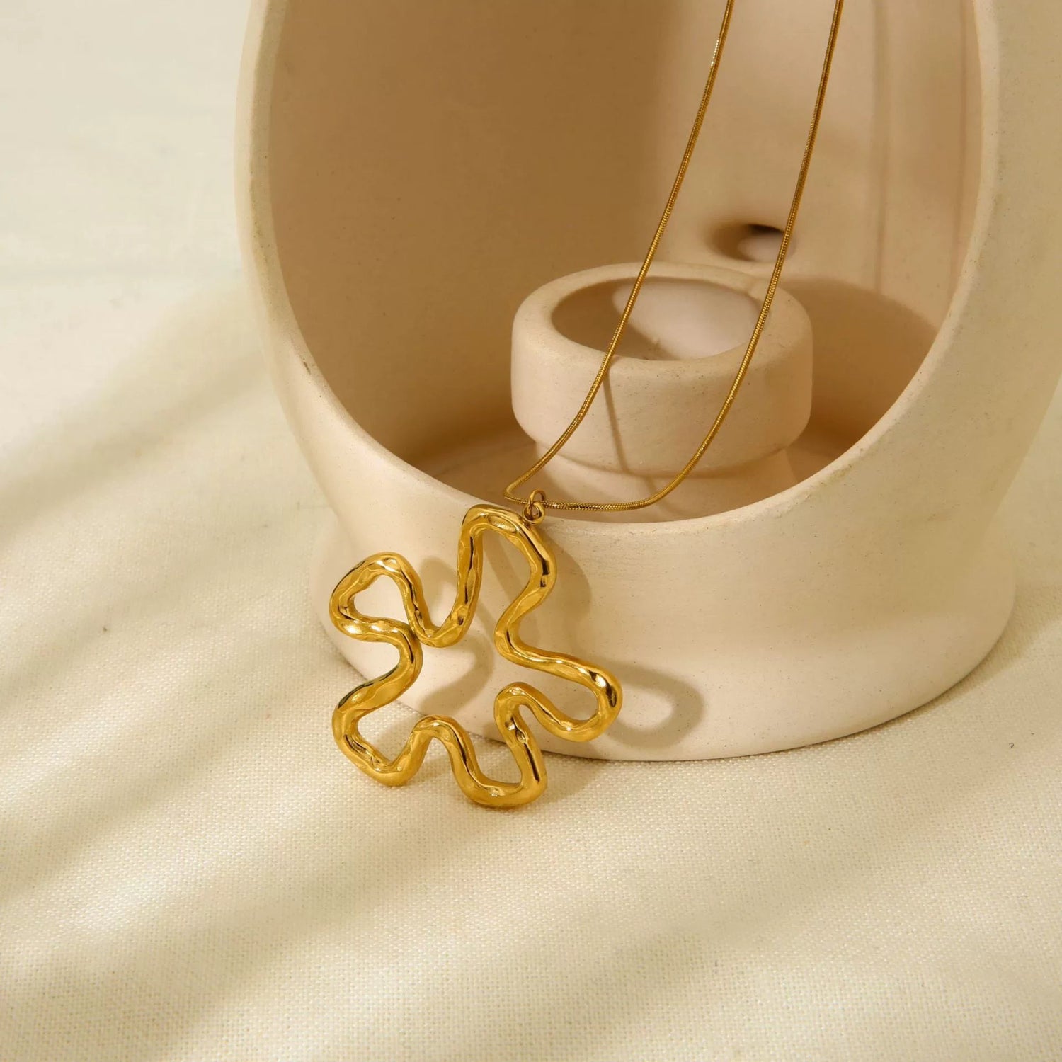 Abstract Wavy Gold Flower Necklace JLTN1767
