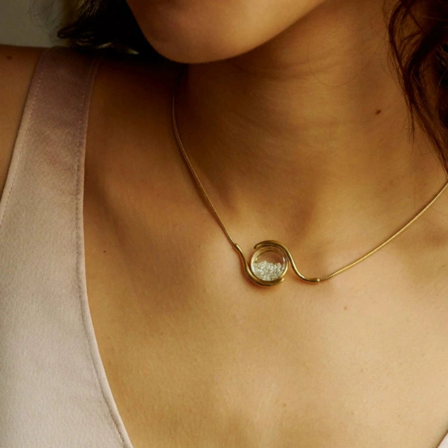 Fluid Gold Sand Globe Necklace JLTN1771