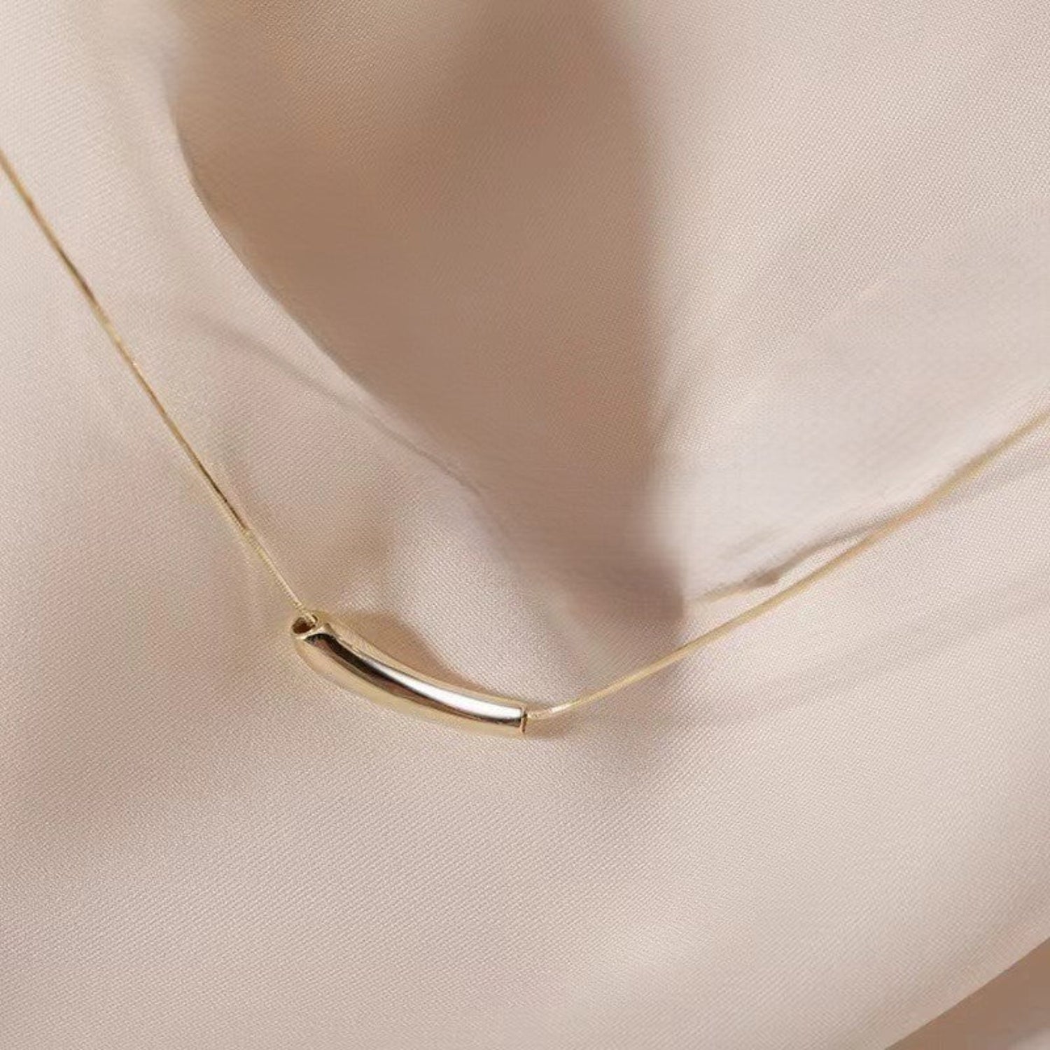 Gold Curved Bar Necklace JLTN1810