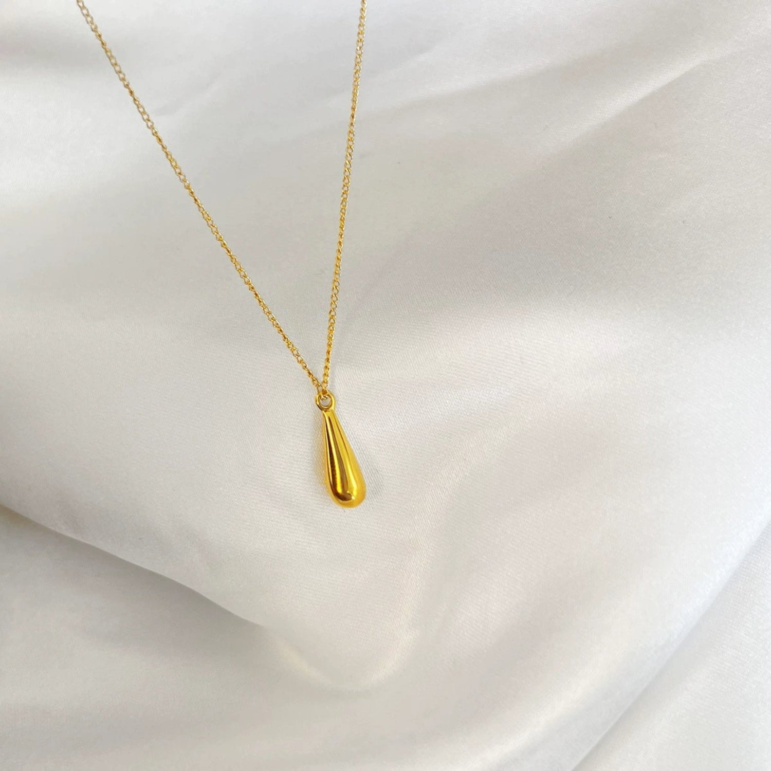 Gold Teardrop Minimalist Pendant Necklace JLTN1824
