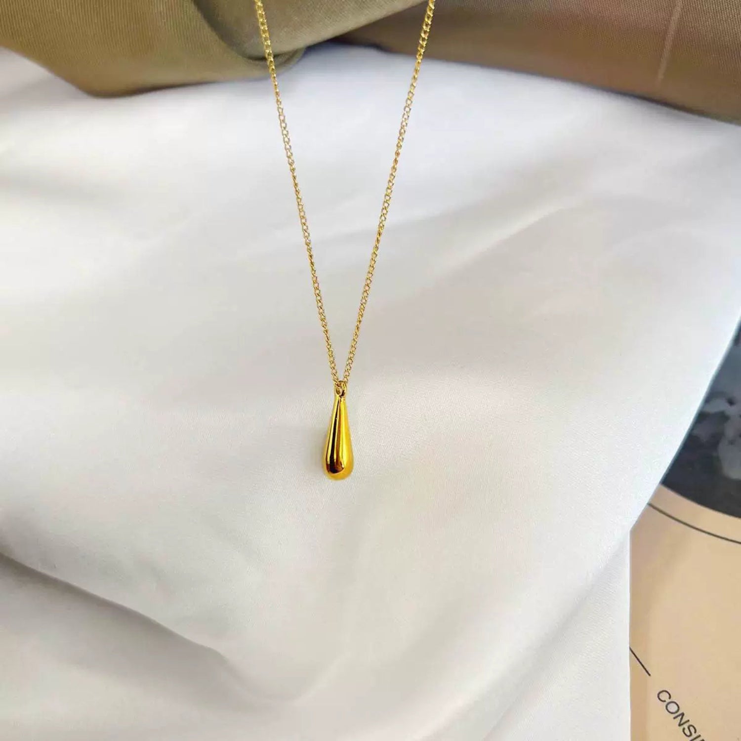 Gold Teardrop Minimalist Pendant Necklace JLTN1824