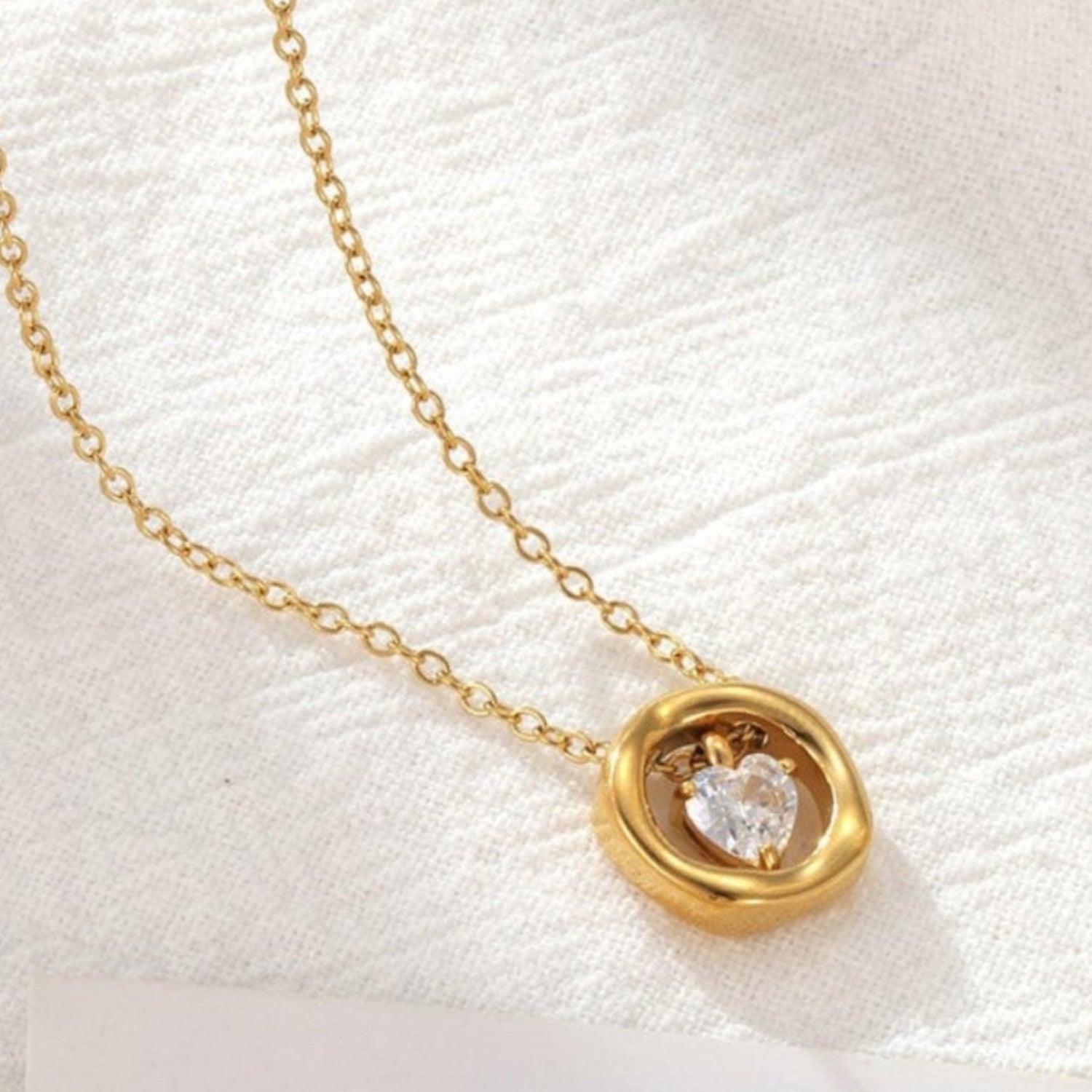 Gold Circle Heart Crystal Necklace JLTN1881