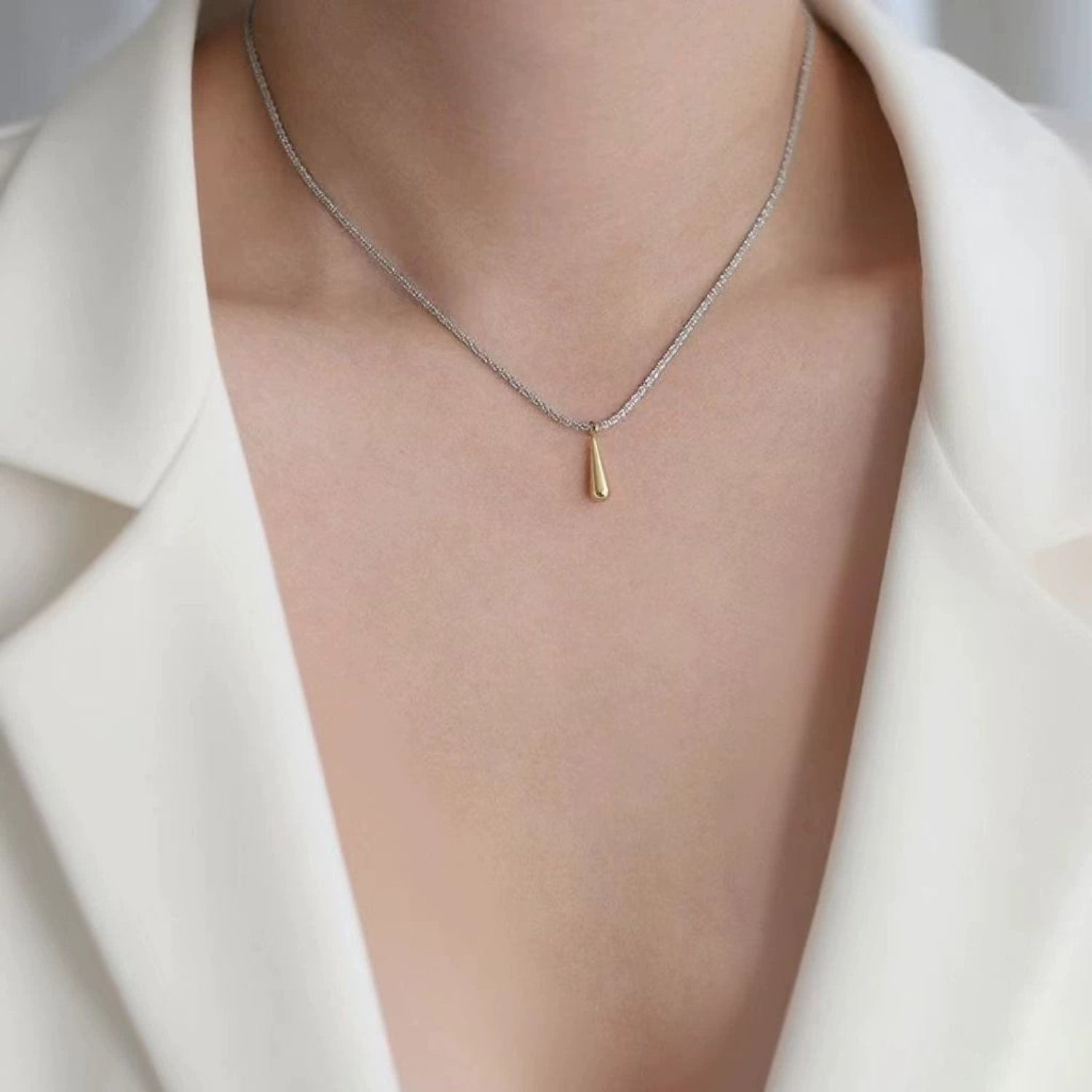 Gold Teardrop Pendant Sparkle Chain JLTN1894