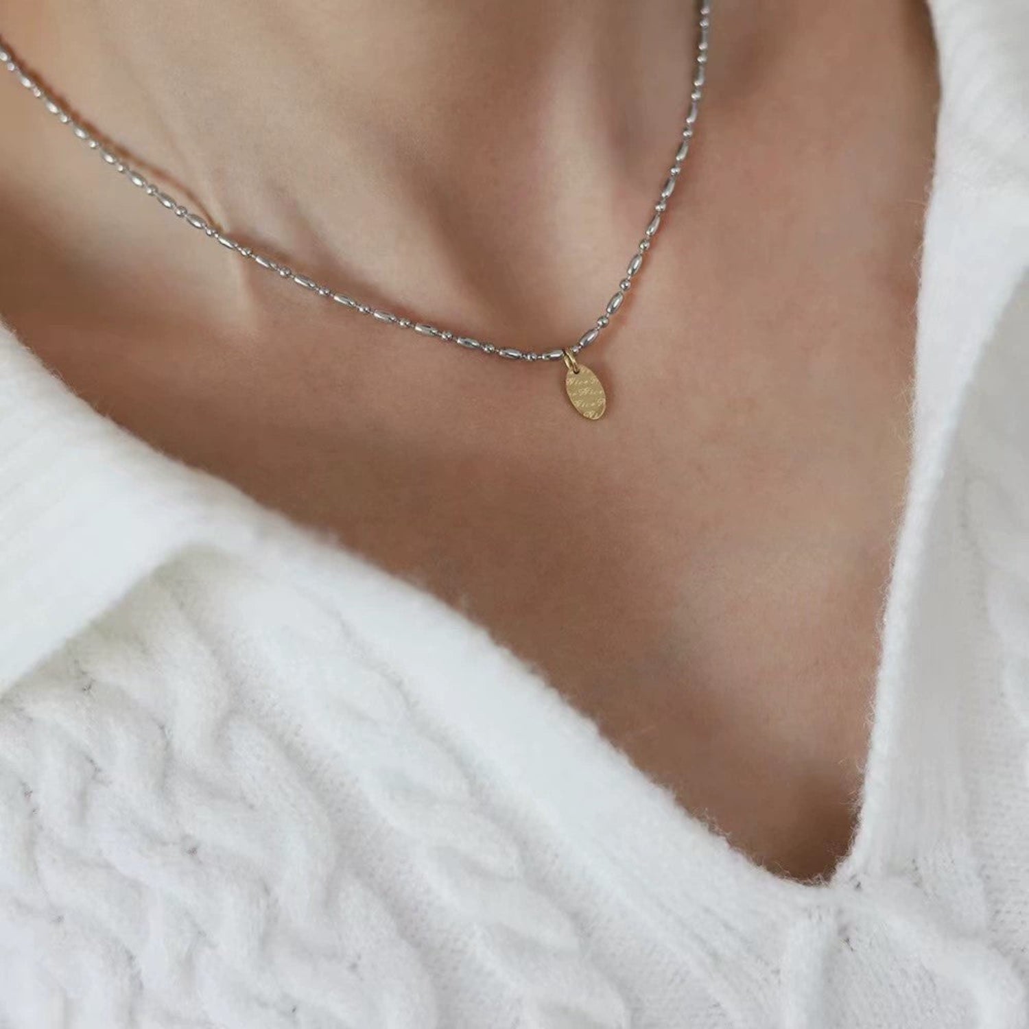 Gold Oval Medallion Silver Chain JLTN1898