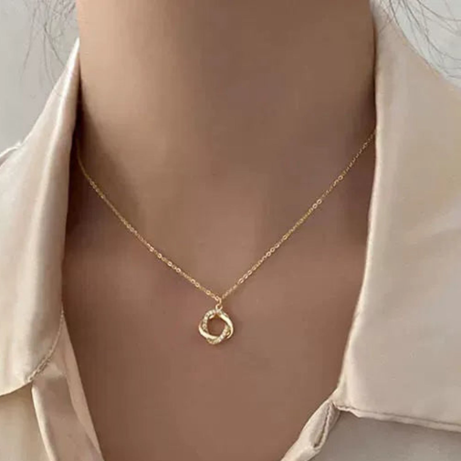 Gold Interlocking Crystal Circle Necklace JLTN1908