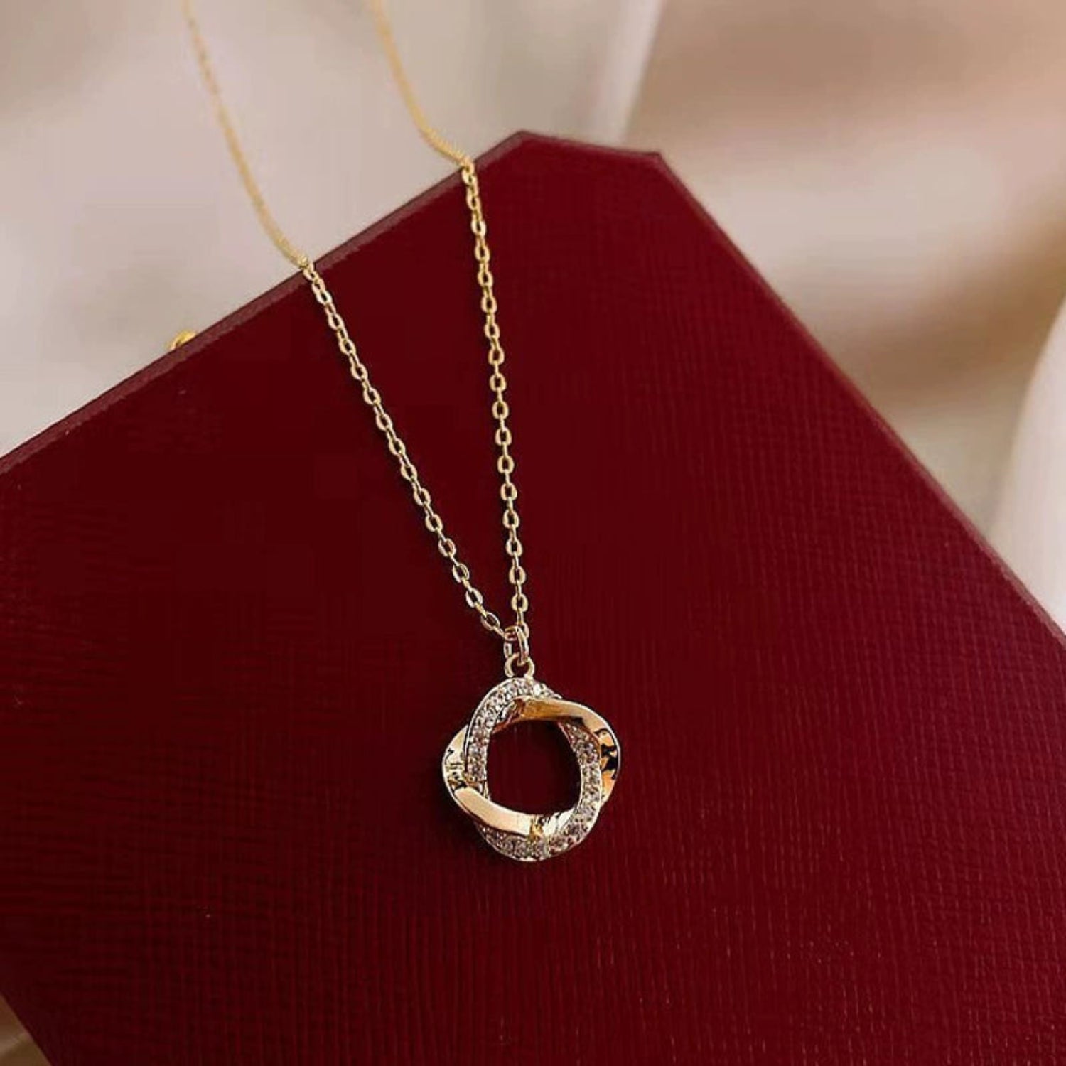 Gold Interlocking Crystal Circle Necklace JLTN1908