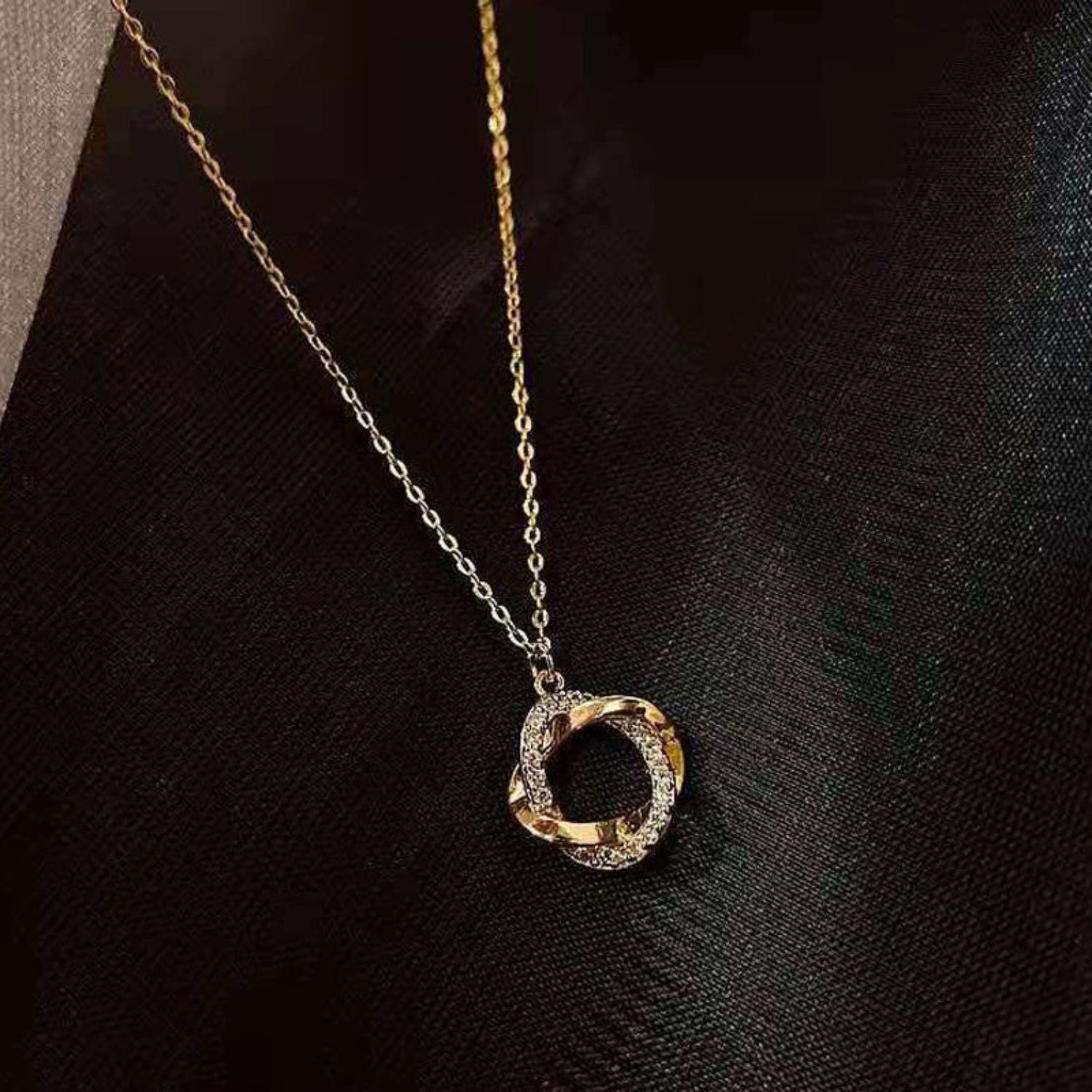 Gold Interlocking Crystal Circle Necklace JLTN1908