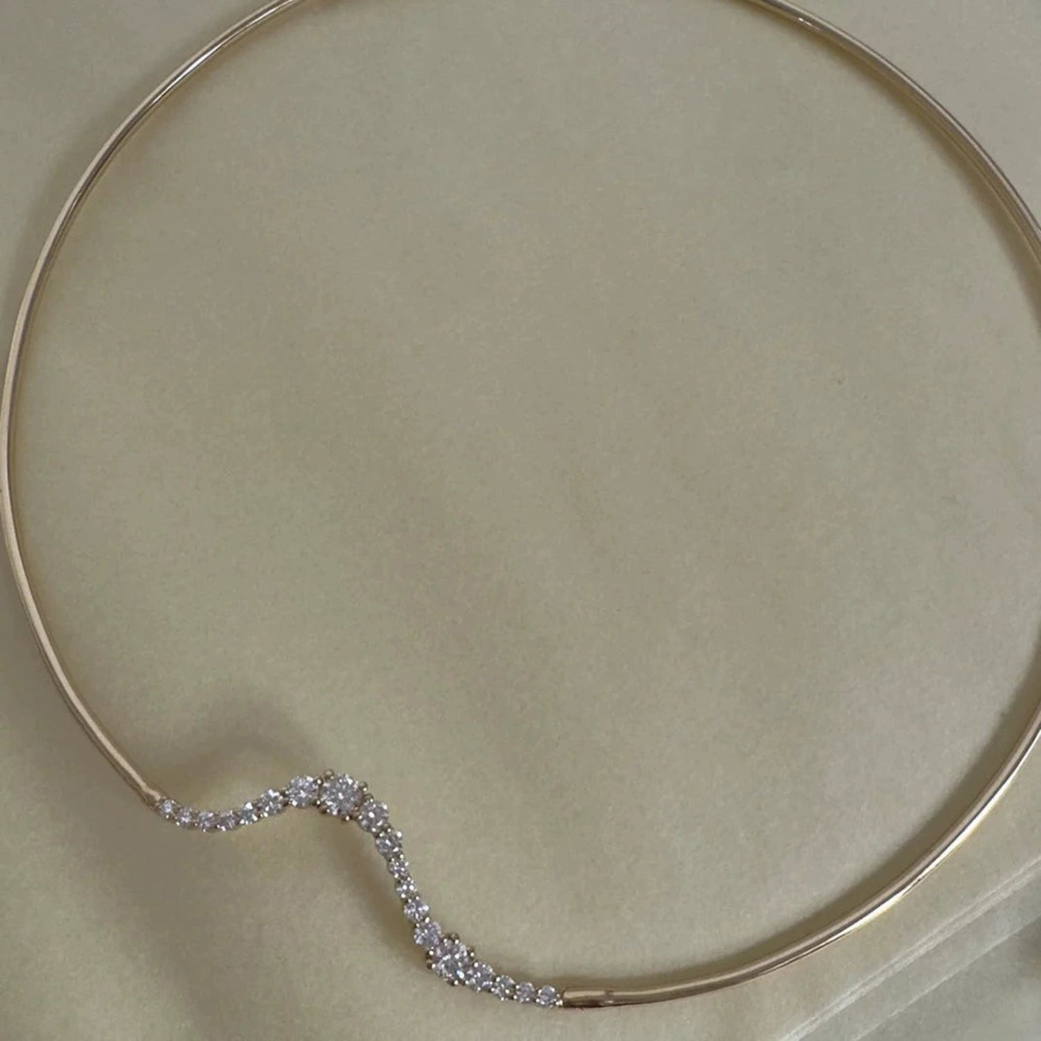Gold Asymmetric Wave Crystal Choker JLTN1912
