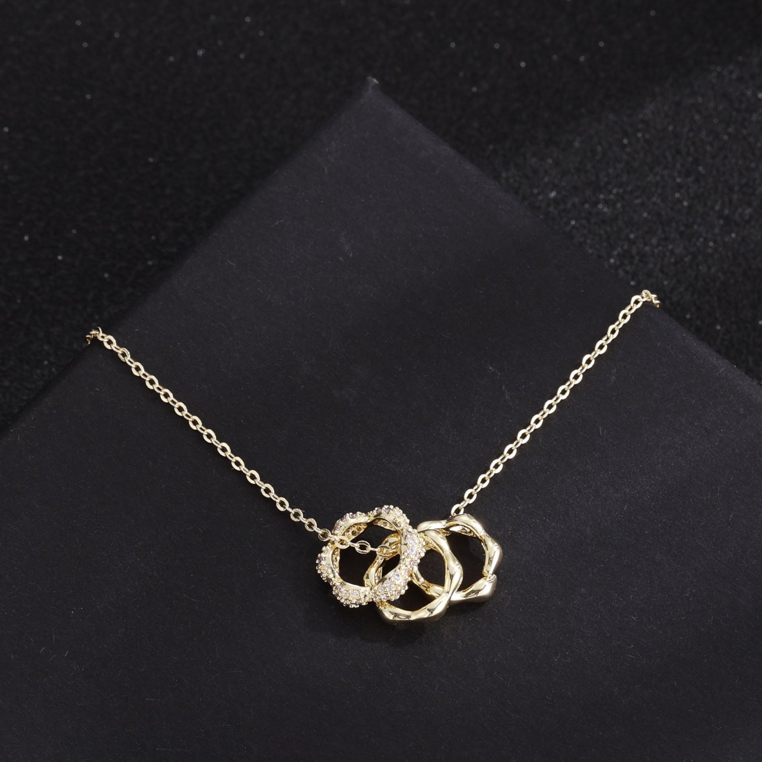 Gold Interlocking Ring Pendant Necklace JLTN2023