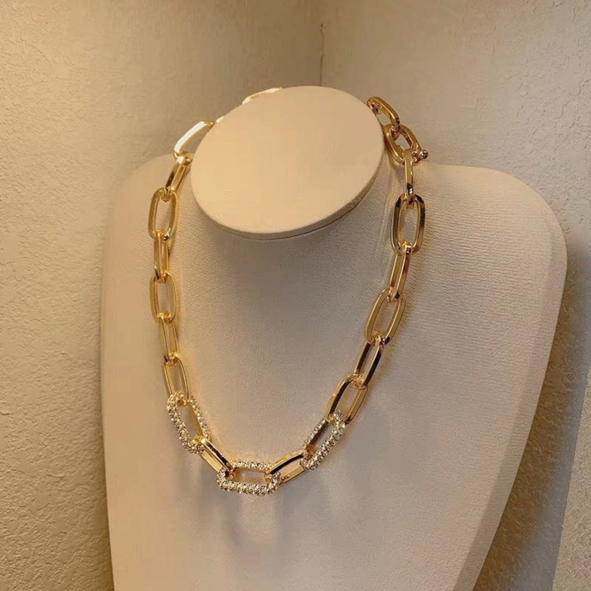 Gold-Tone Link Chain Statement Necklace JLTN2084