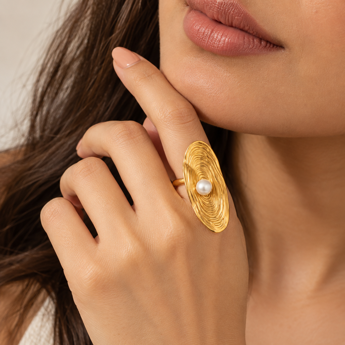 Artificial Textured Gold Oval Disk with Pearl JLTR0341