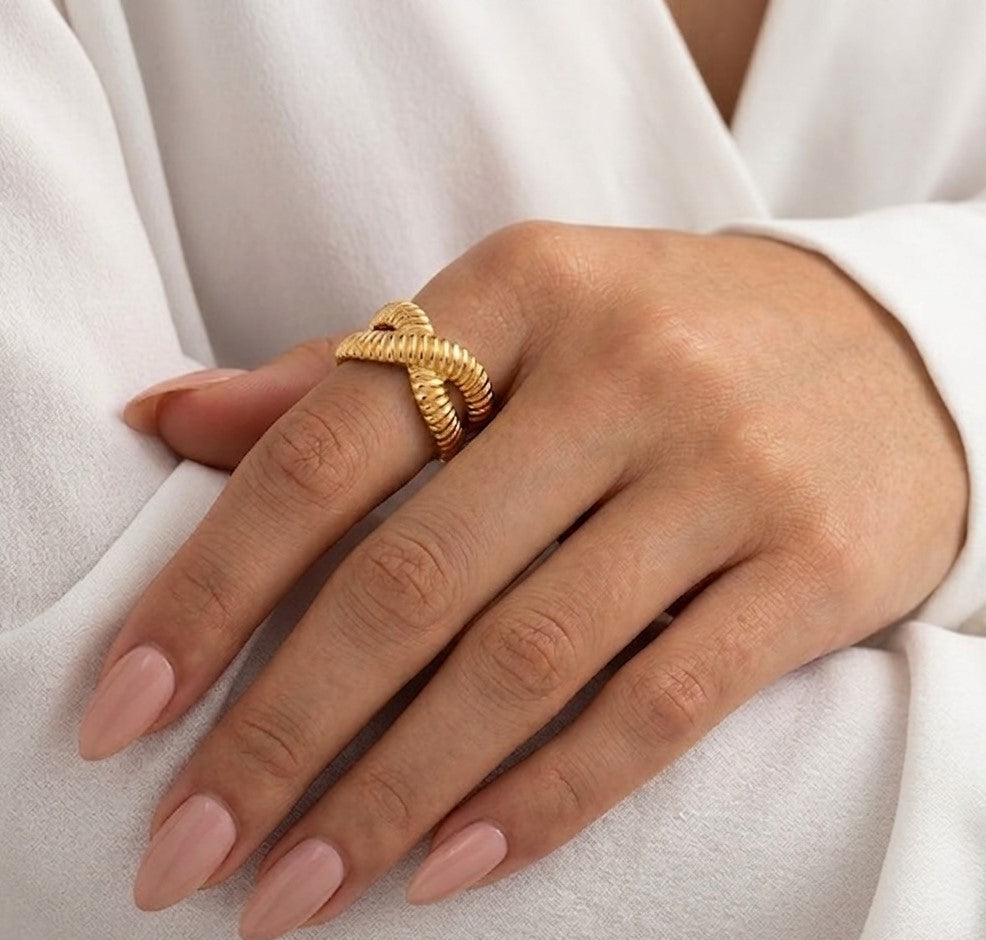 Cross Tubular “X” silhouette Gold-tone Ring JLTR0432