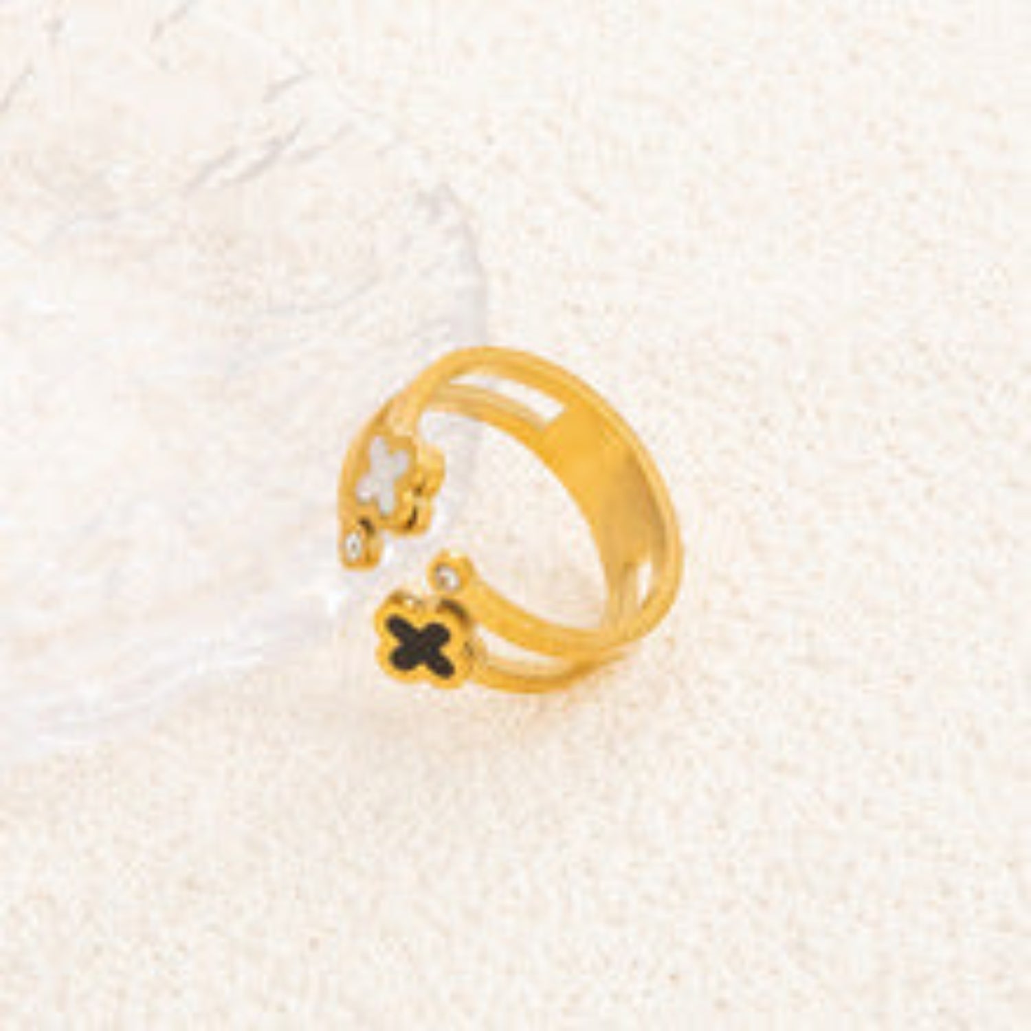 Lucky Clover Dual-Tone Gold Ring JLTR0477