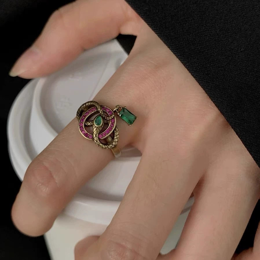 Vintage-Style Ring with Pink Accents & Green Gem JLTR0601
