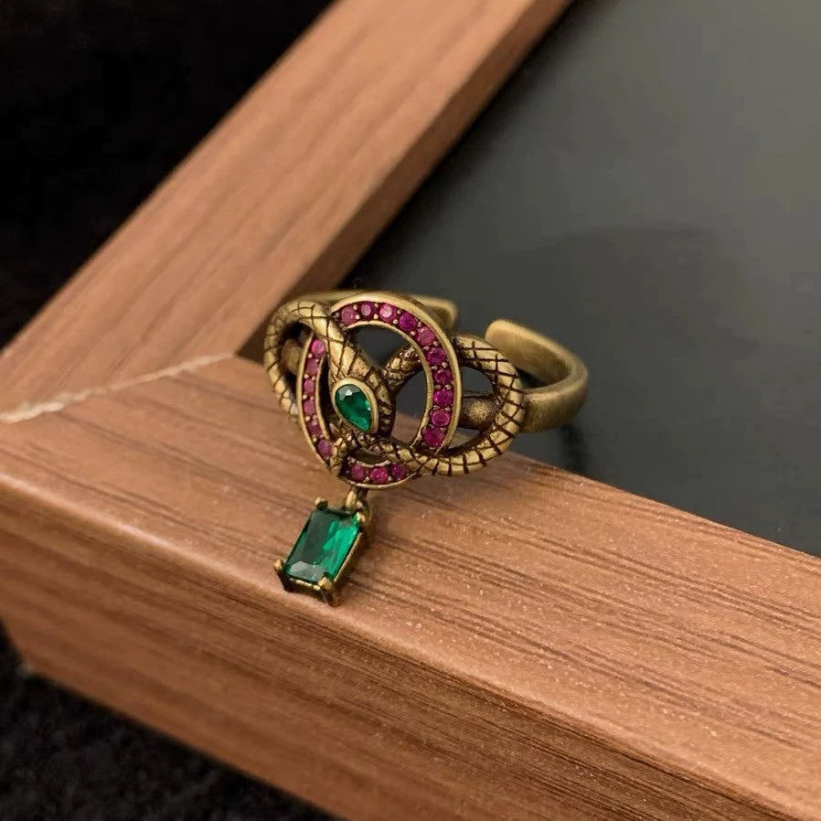Vintage-Style Ring with Pink Accents & Green Gem JLTR0601