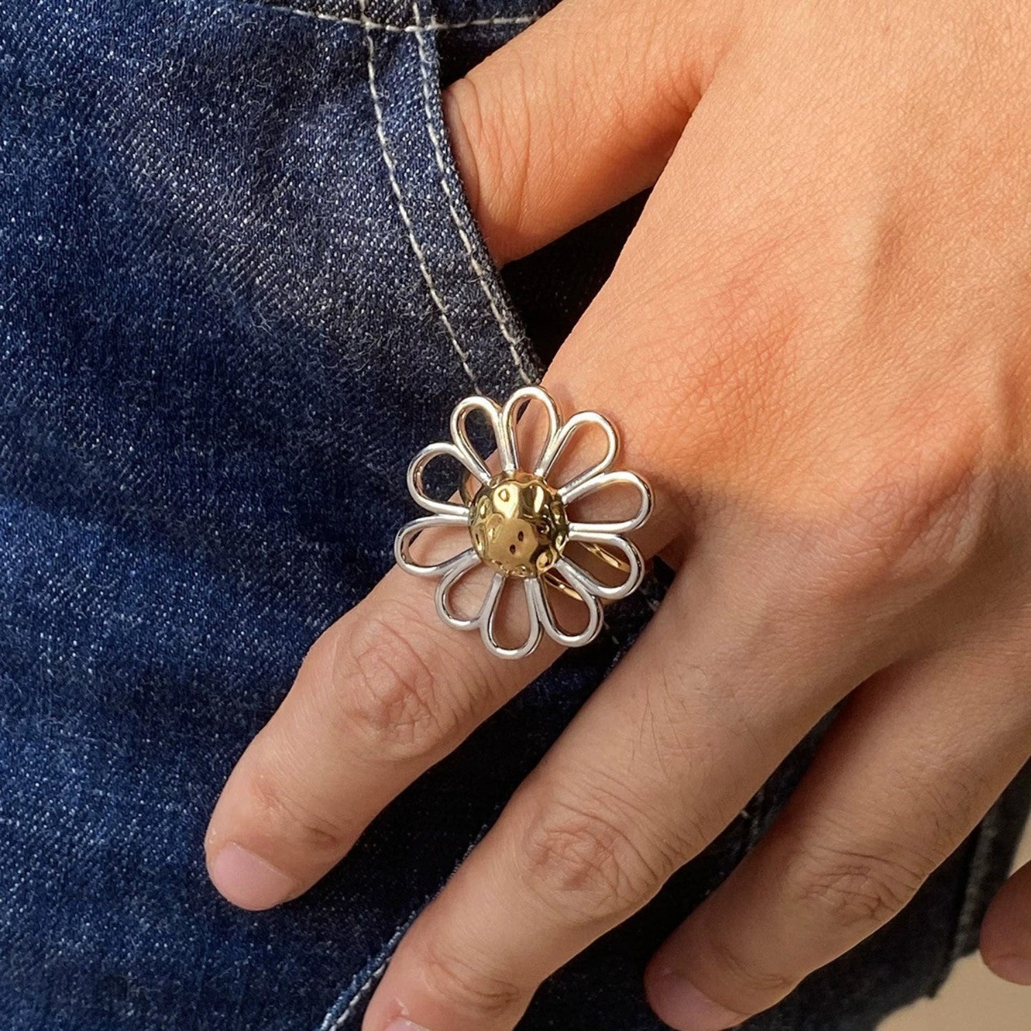 Bold Daisy Dual-Tone Adjustable Ring JLTR0618