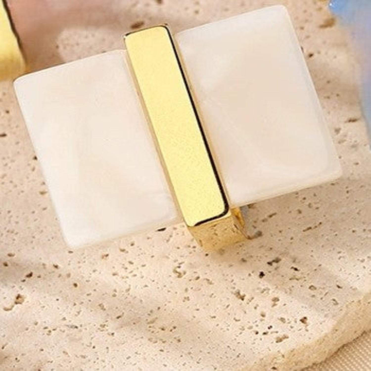 White Rectangular Shaped U Model Gold Rings JLTR0641