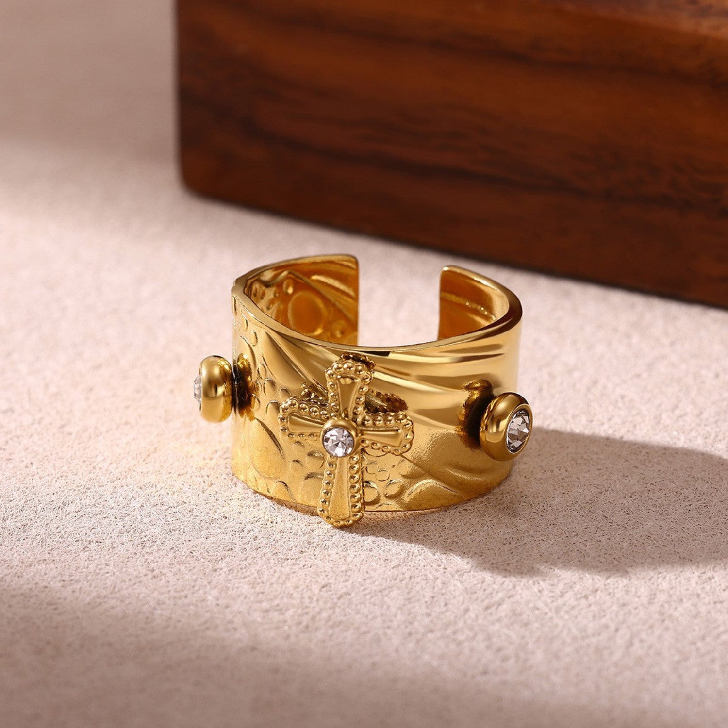 Gold Spinner Cross Band Ring JLTR0723