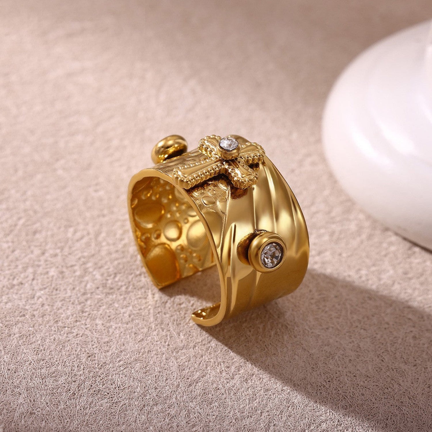 Gold Spinner Cross Band Ring JLTR0723