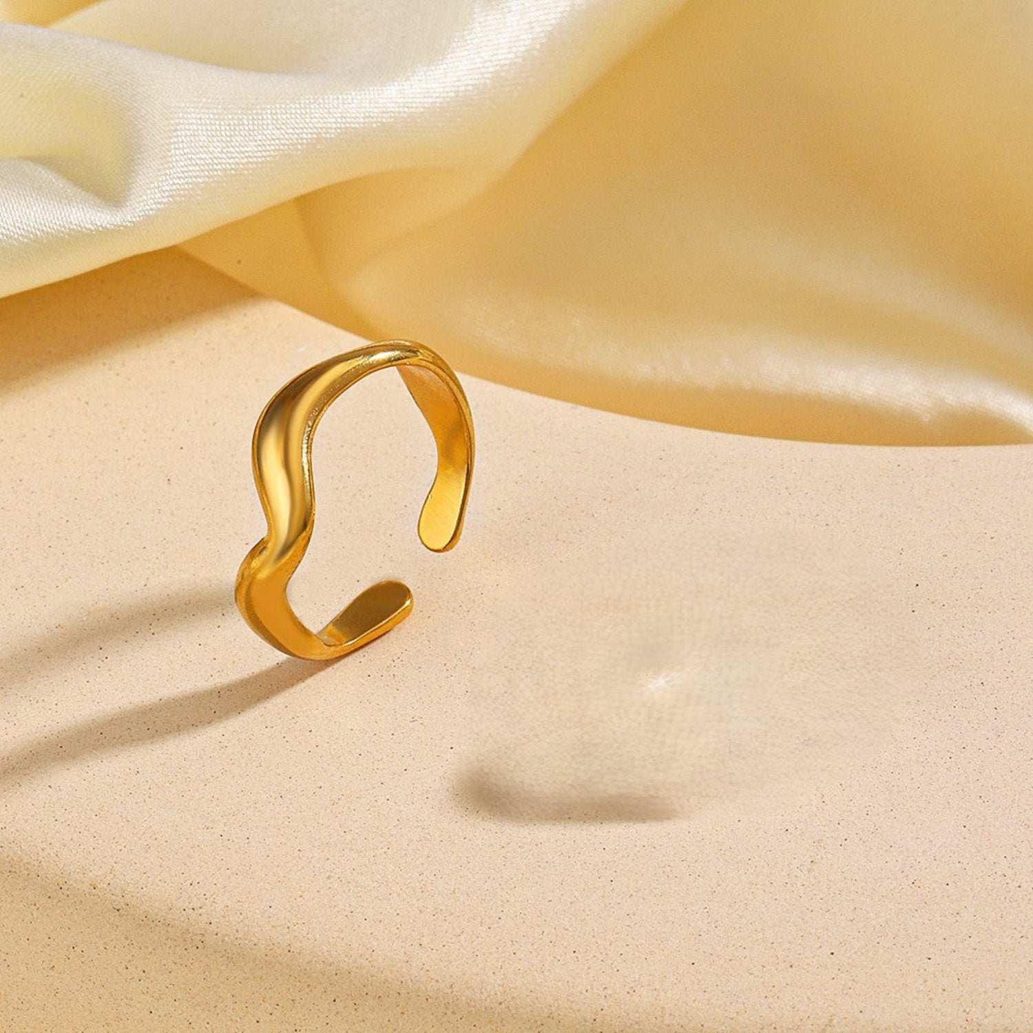 Gold Minimalist Wavy Adjustable Ring JLTR0743