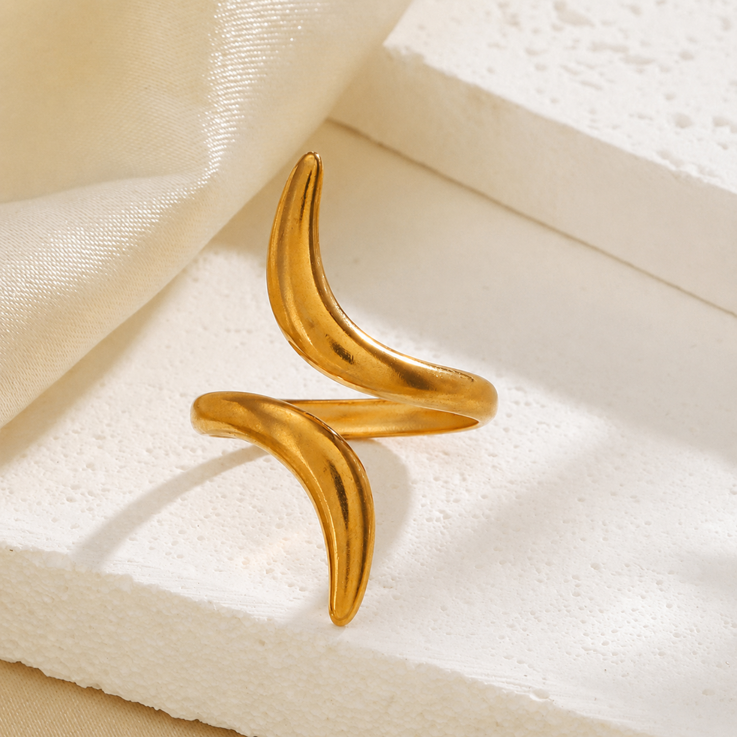 Golden Spiral Tapered Bypass Ring JLTR0755