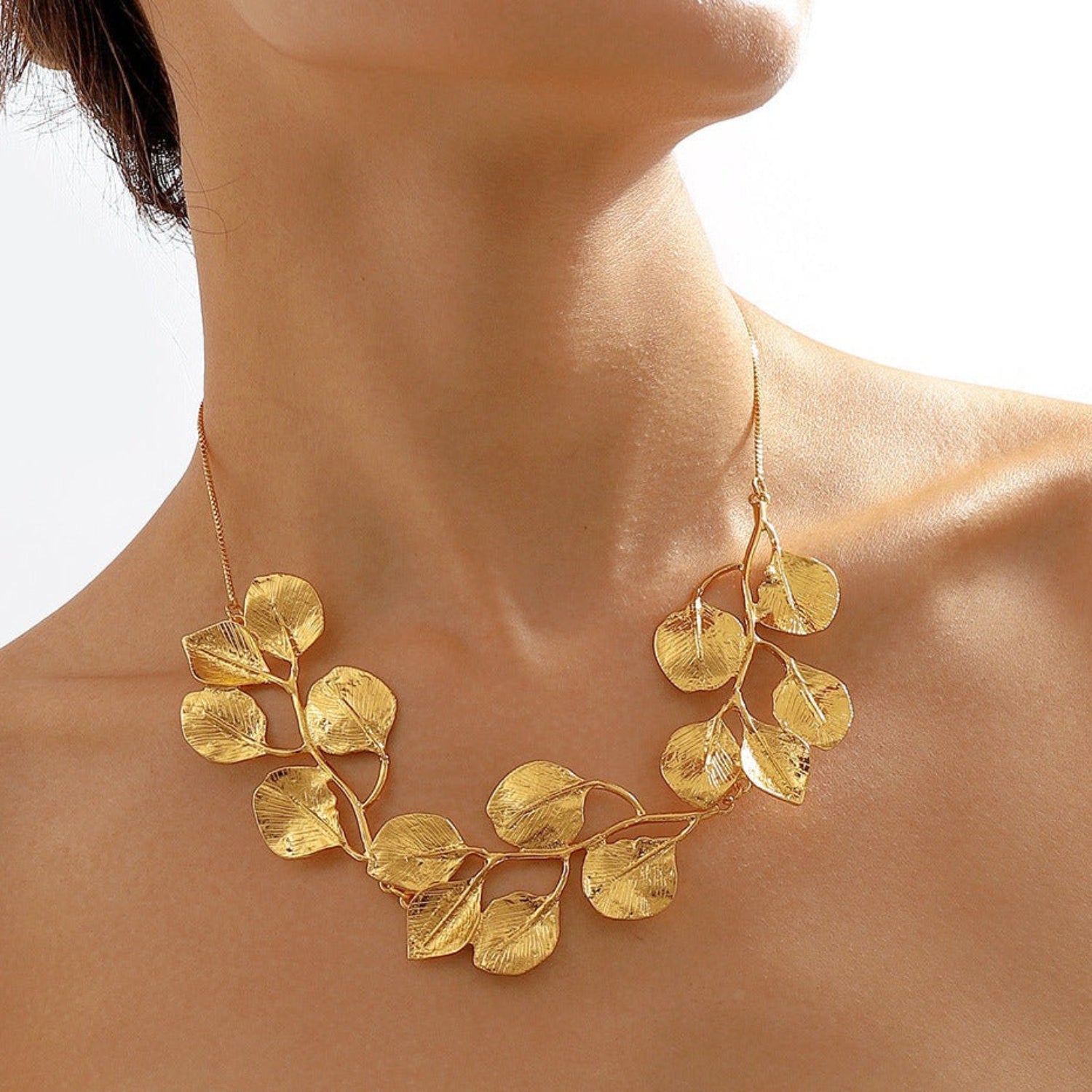 Finely-Crafted Leaf Choker Necklace jltn0699
