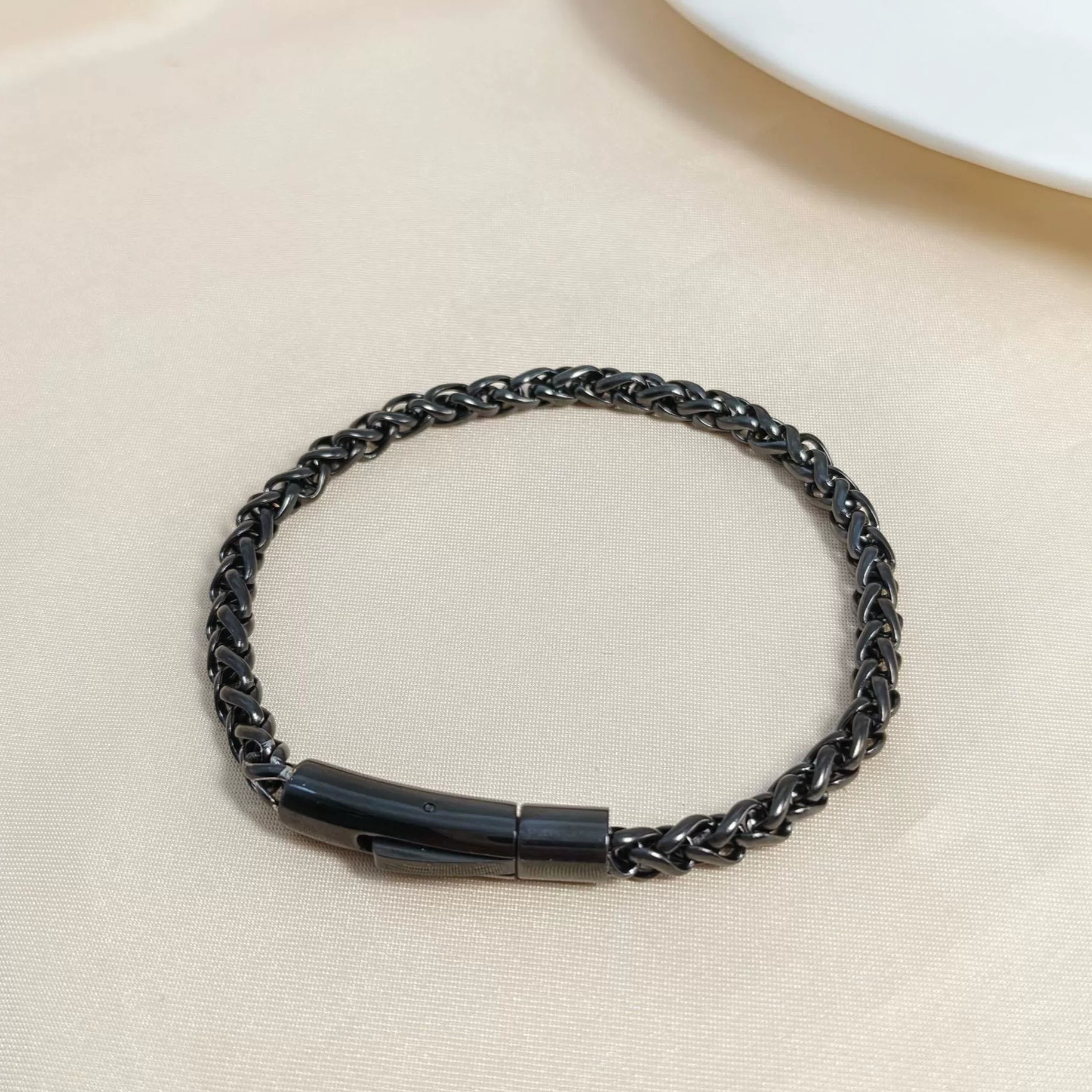 just-lil-things-artificial-Black-bracelet-mb0011