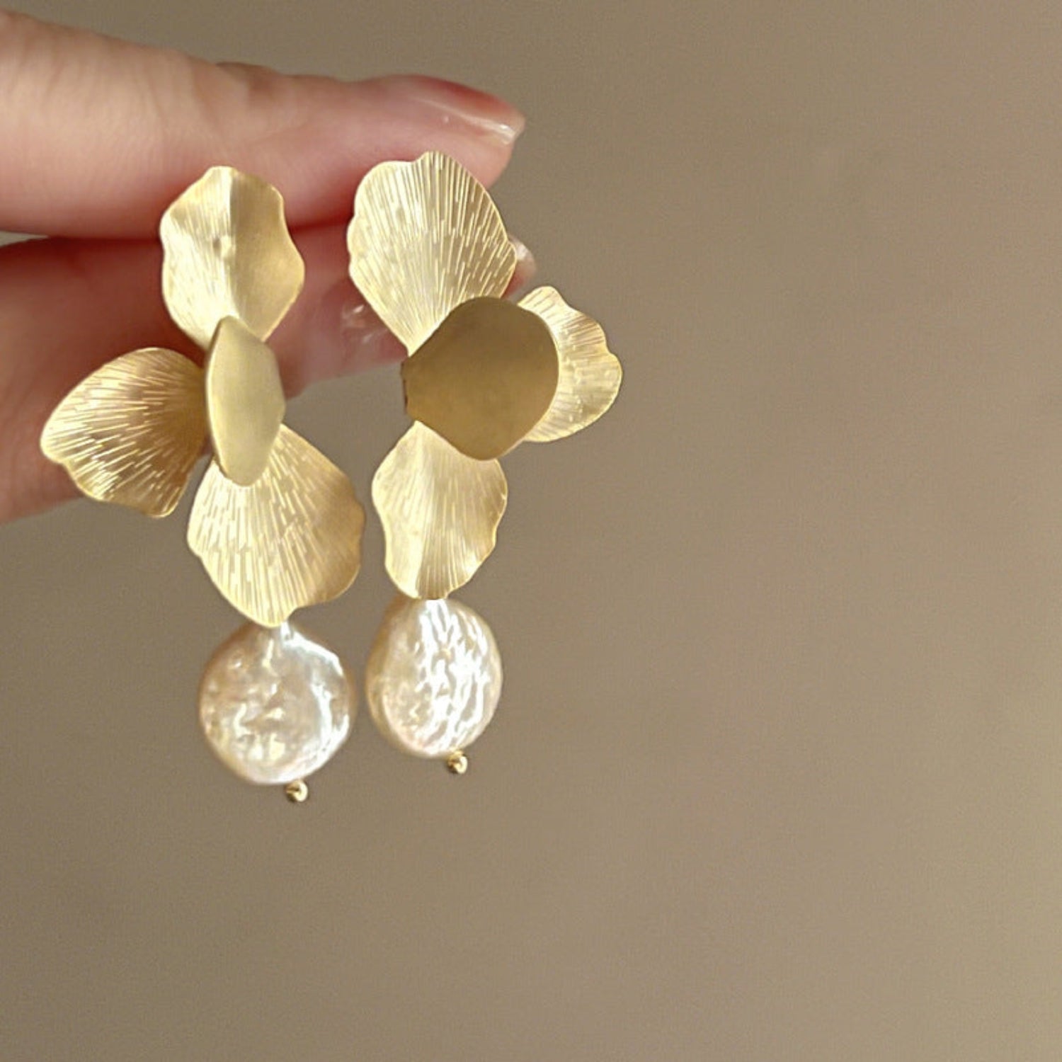 just-lil-things-gold-pin-earrings-jlt11294