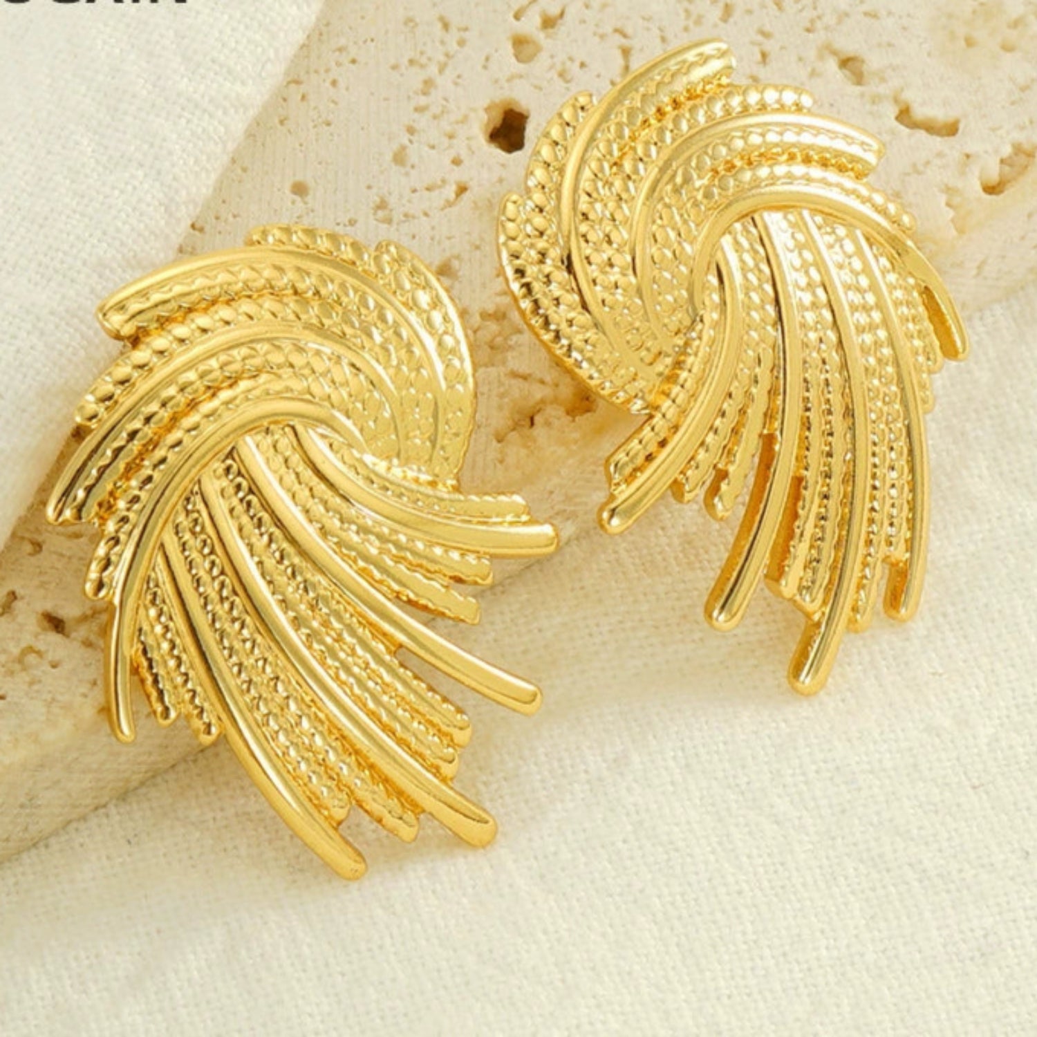 Exquisite Textured Dazzling Feather Earrings jlt11507