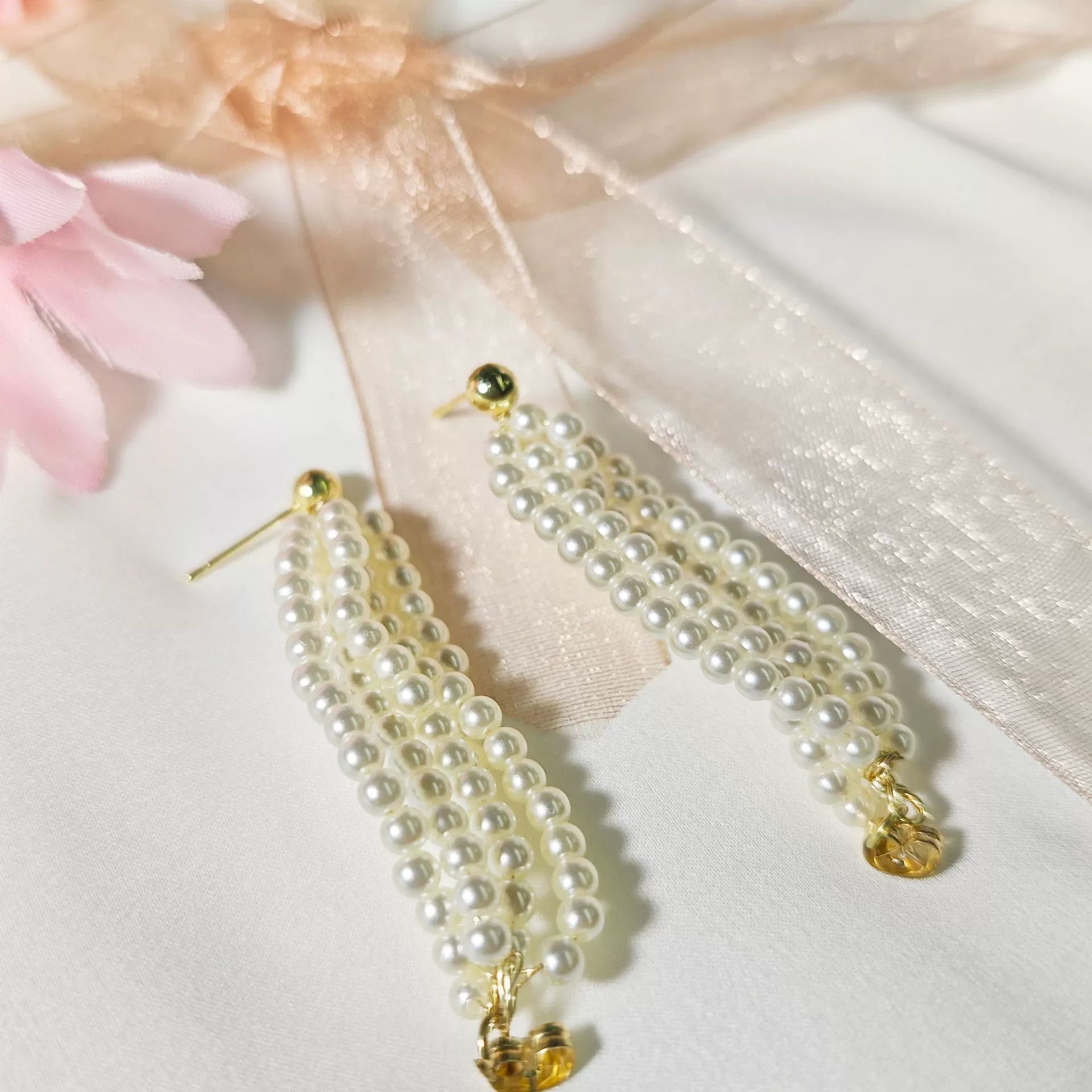 Statement Clustered Pearl Hoop Earrings jlt11768
