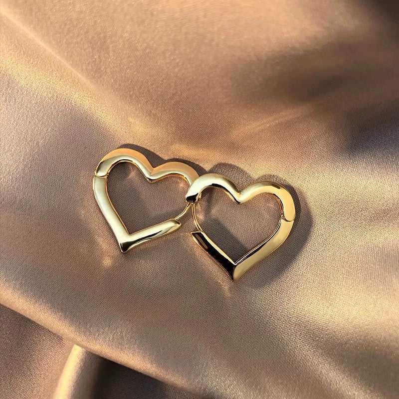 Thick Metal Exaggeration Heart Hoops JLT13056
