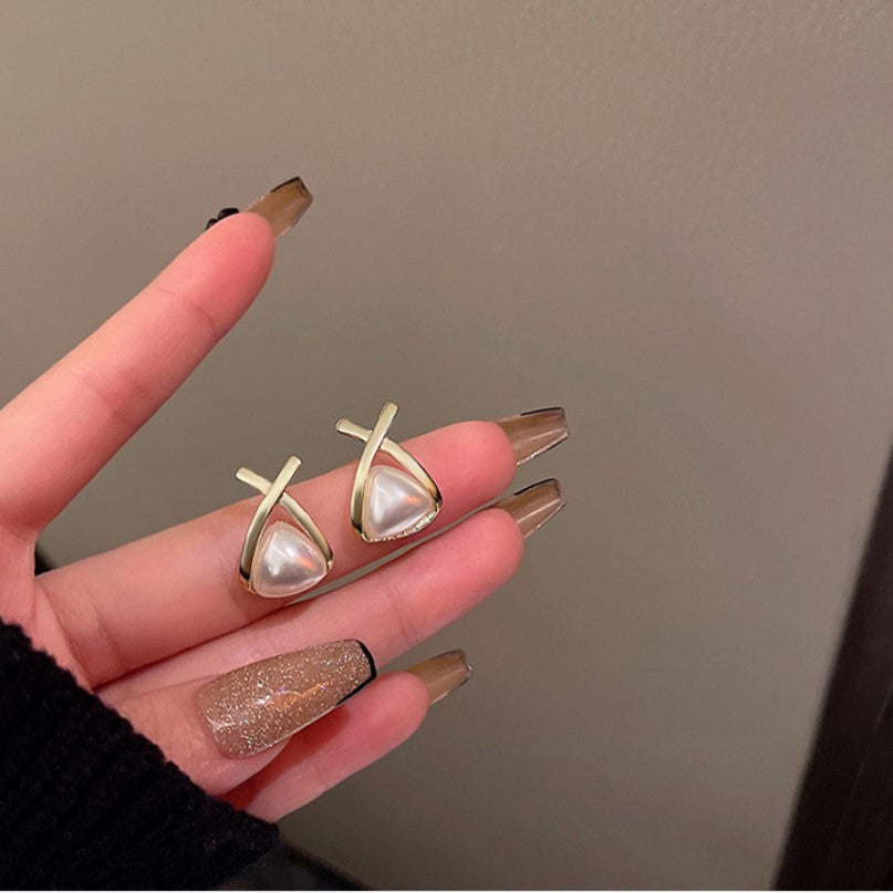 Trendy milky Pearl stud Earrings jlt13095