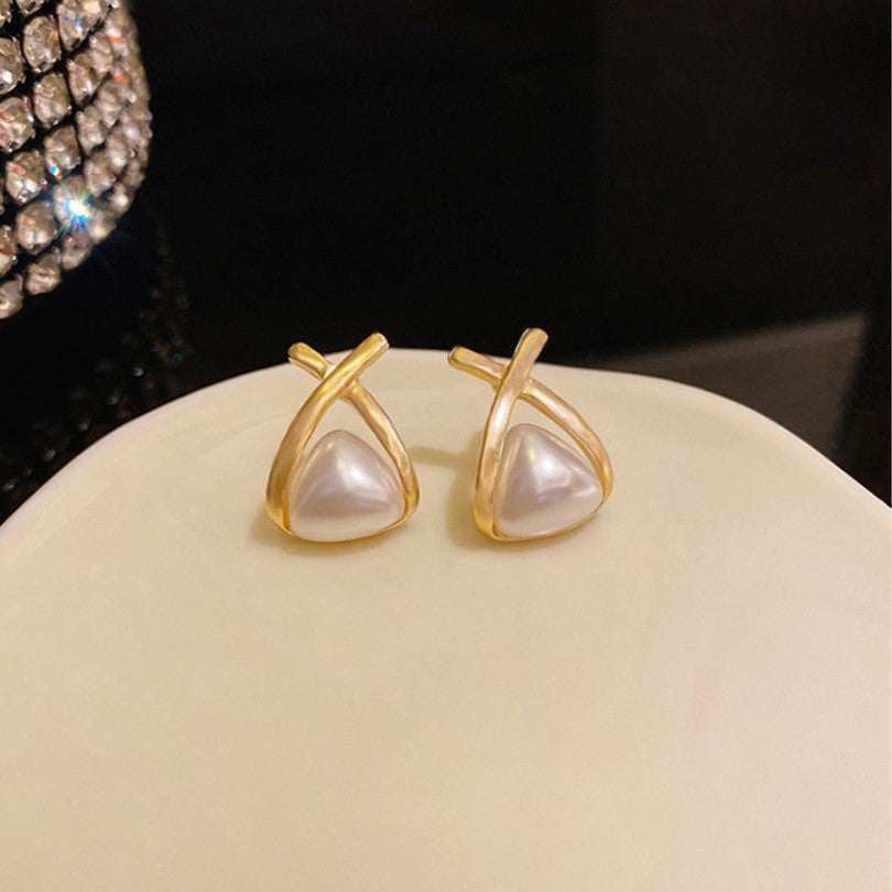 Trendy milky Pearl stud Earrings jlt13095