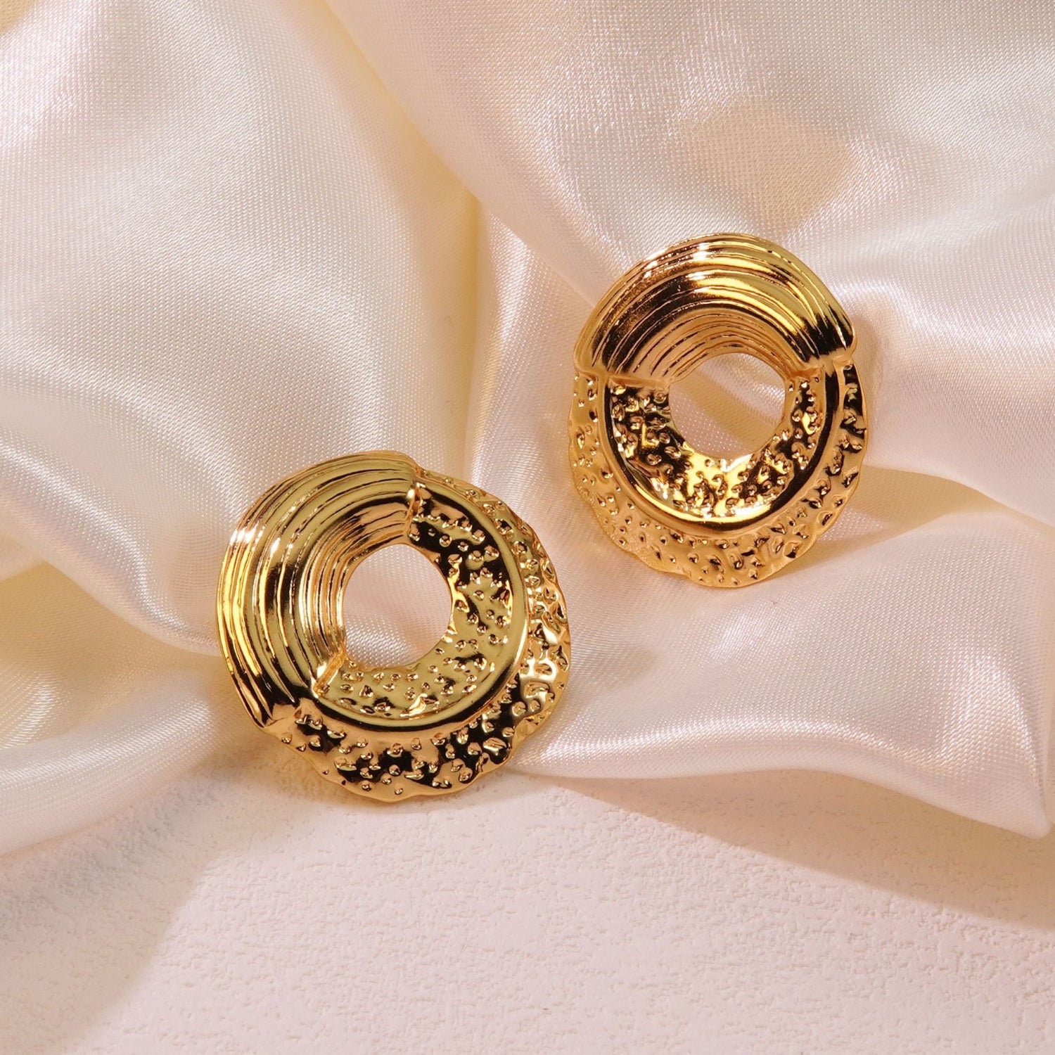 round square love earrings jlt13120