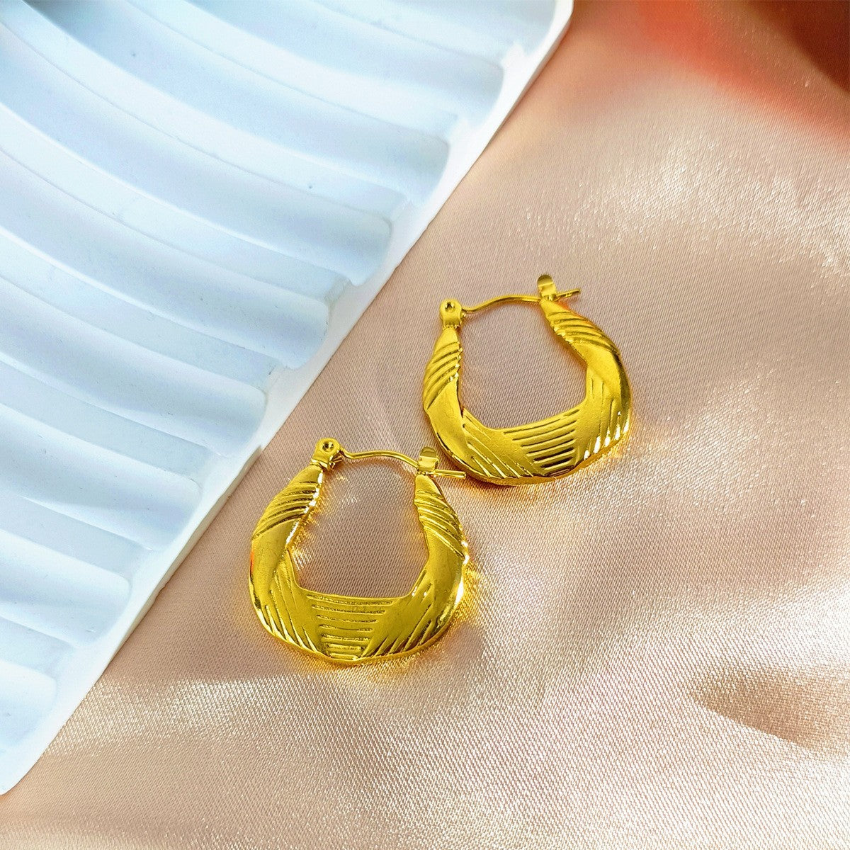 Basket golden hoop earrings jlt13186