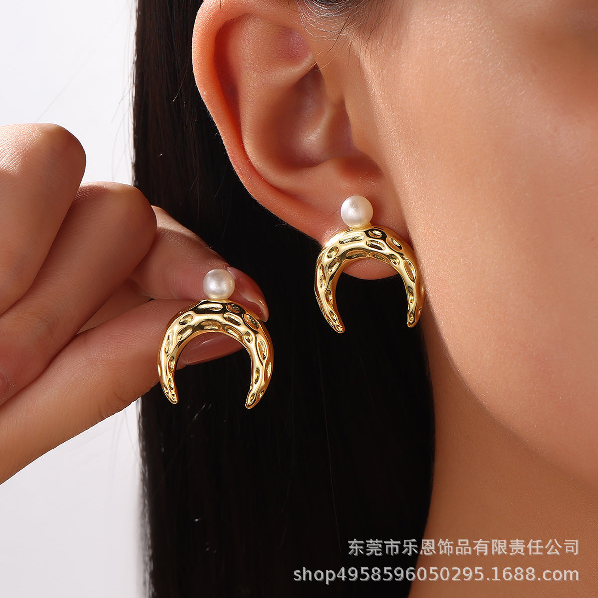 Cute hammer pattern crescent pearl earrings jlt13249