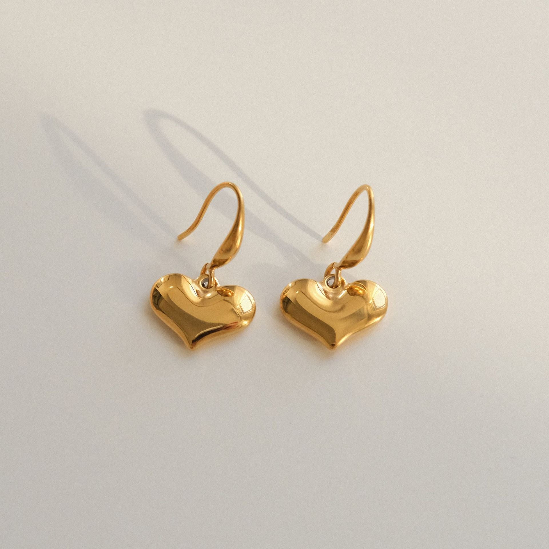 French retro three-dimensional love titanium steel earrings for women metal glossy full heart pendant temperament earrings jlt13292